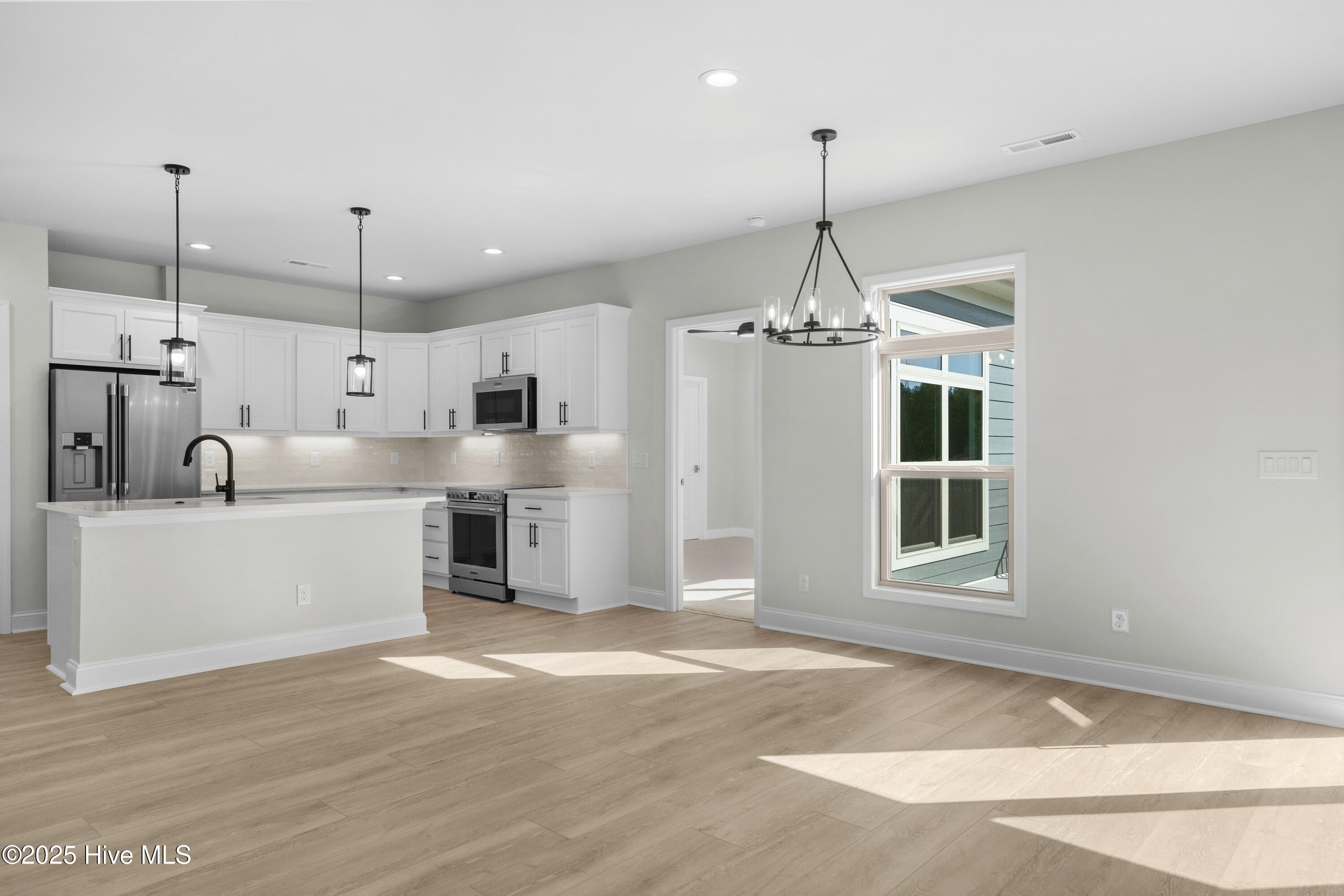 100487215 | Photo 14