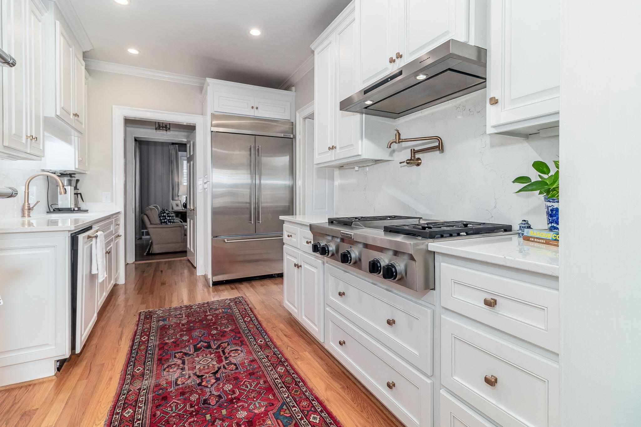 32-web-or-mls-2421 WALTON WAY ©--20