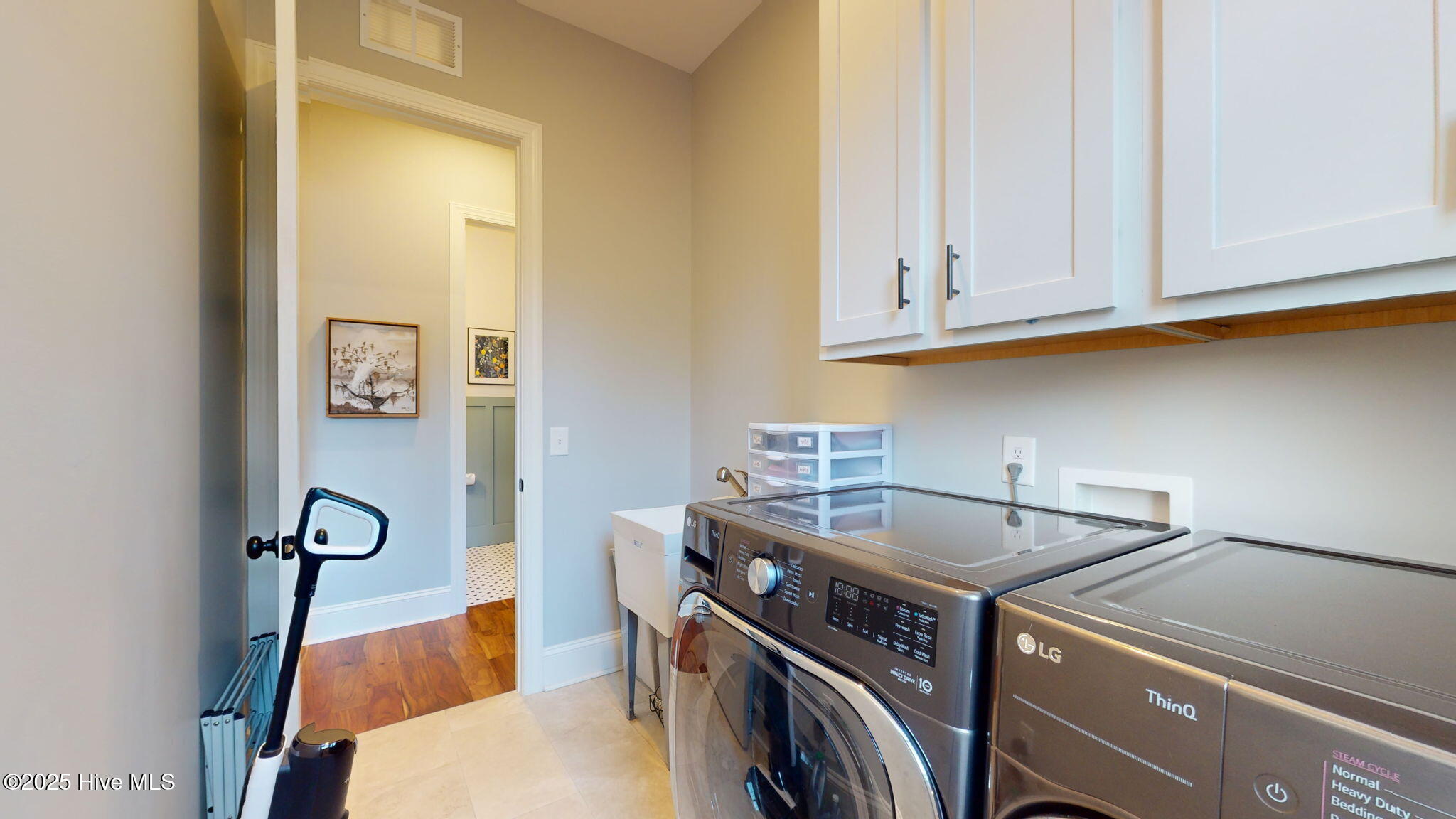 100518593 | Photo 36