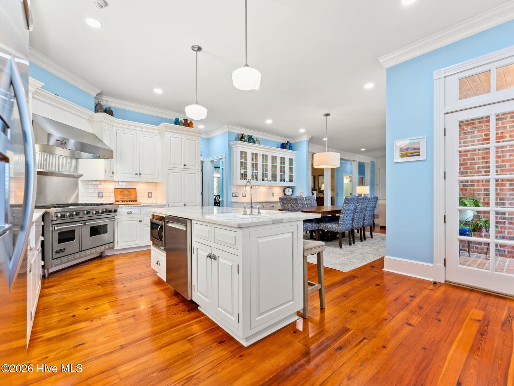 100568629 | Photo 15