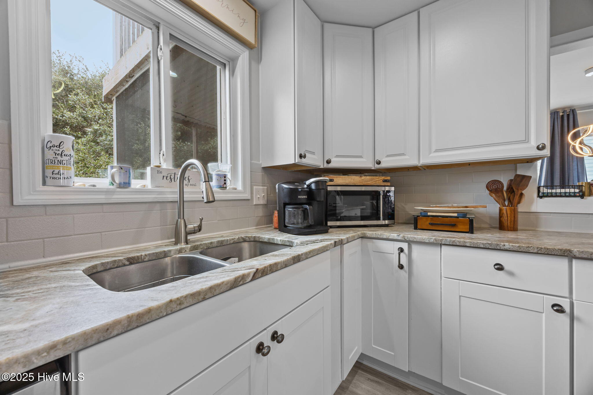 100530225 | Photo 14