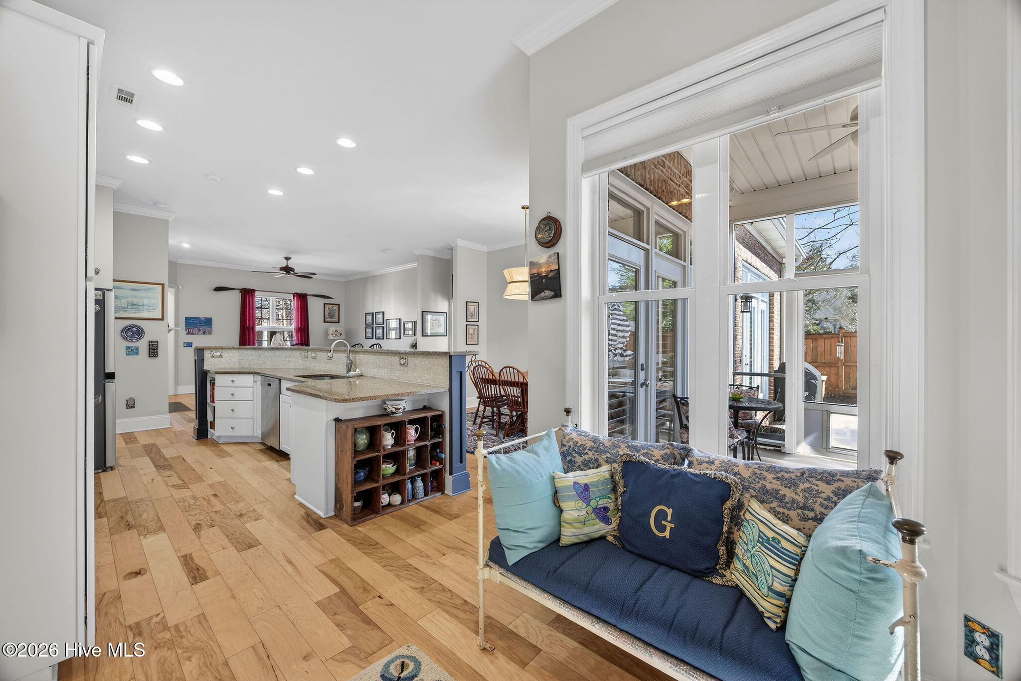 100554717 | Photo 25