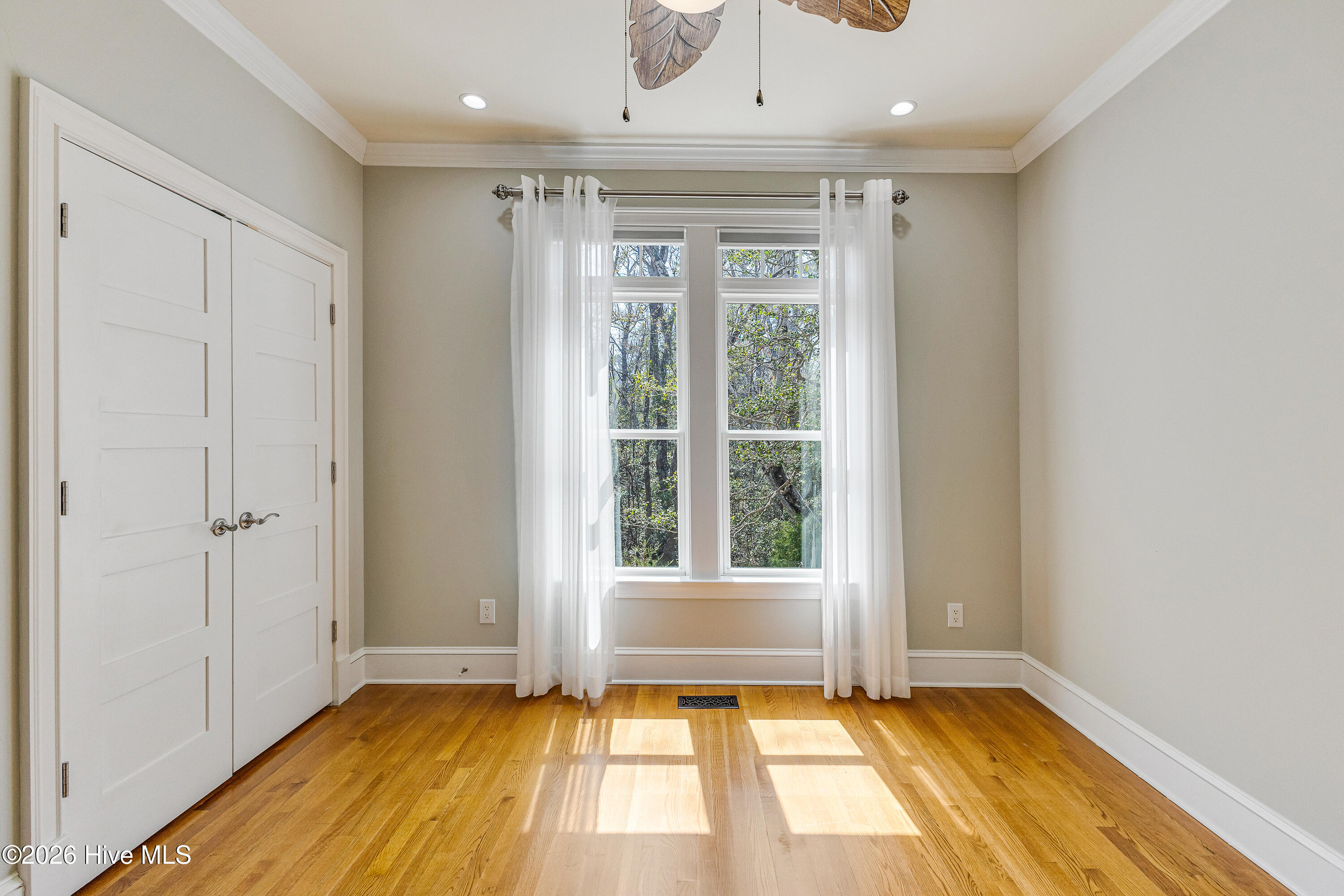 100563168 | Photo 28