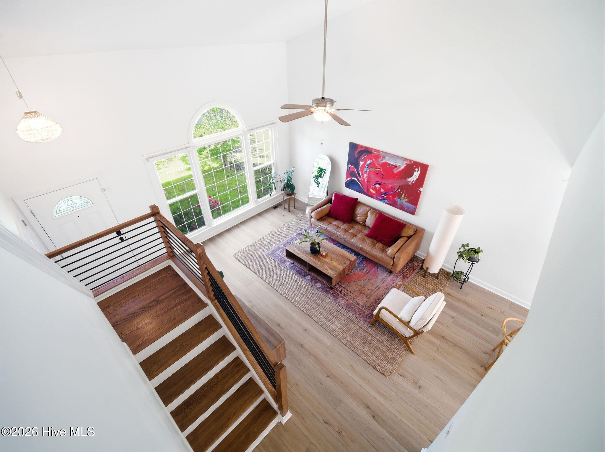 100568966 | Photo 32