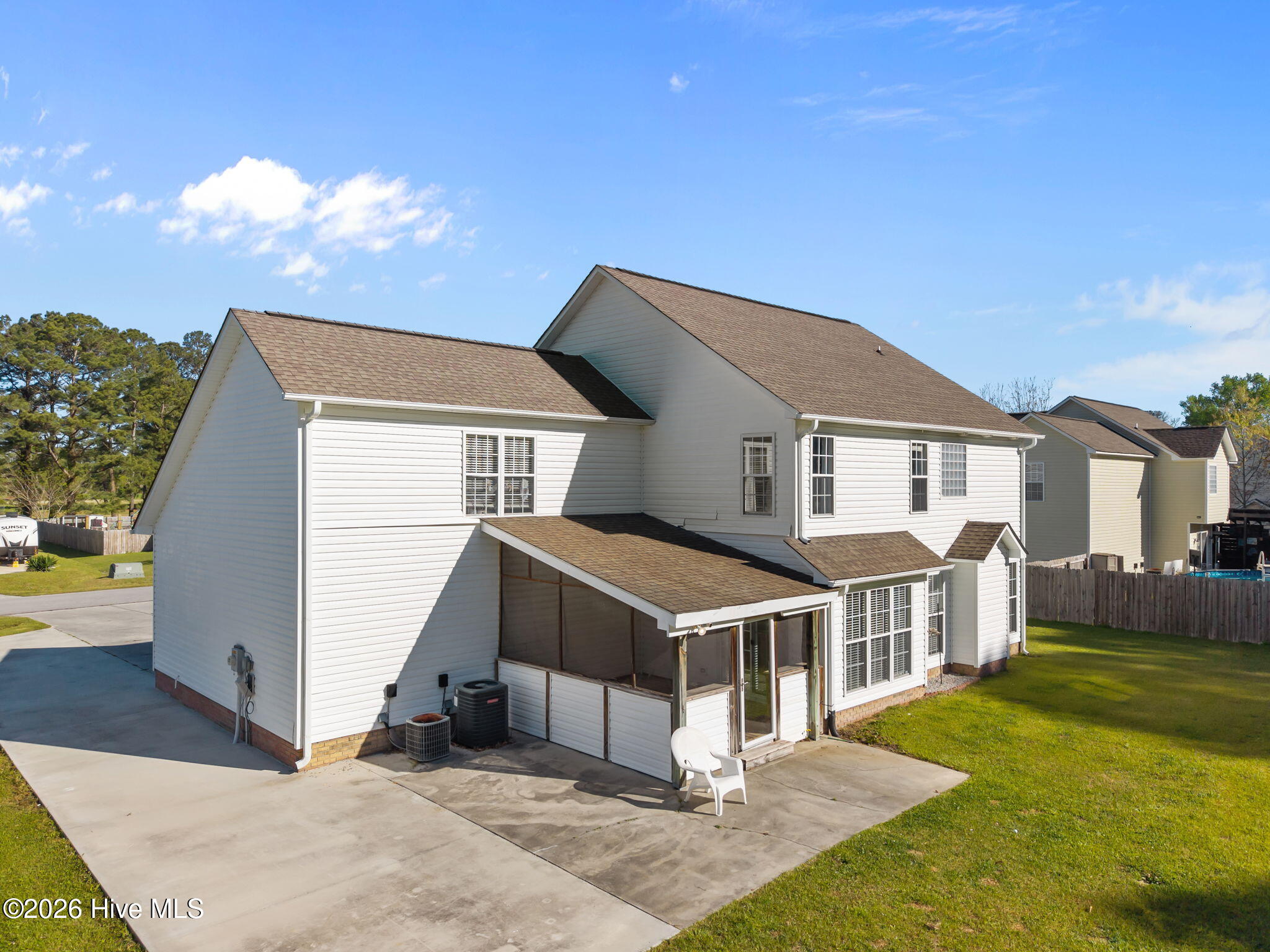 100566788 | Photo 41