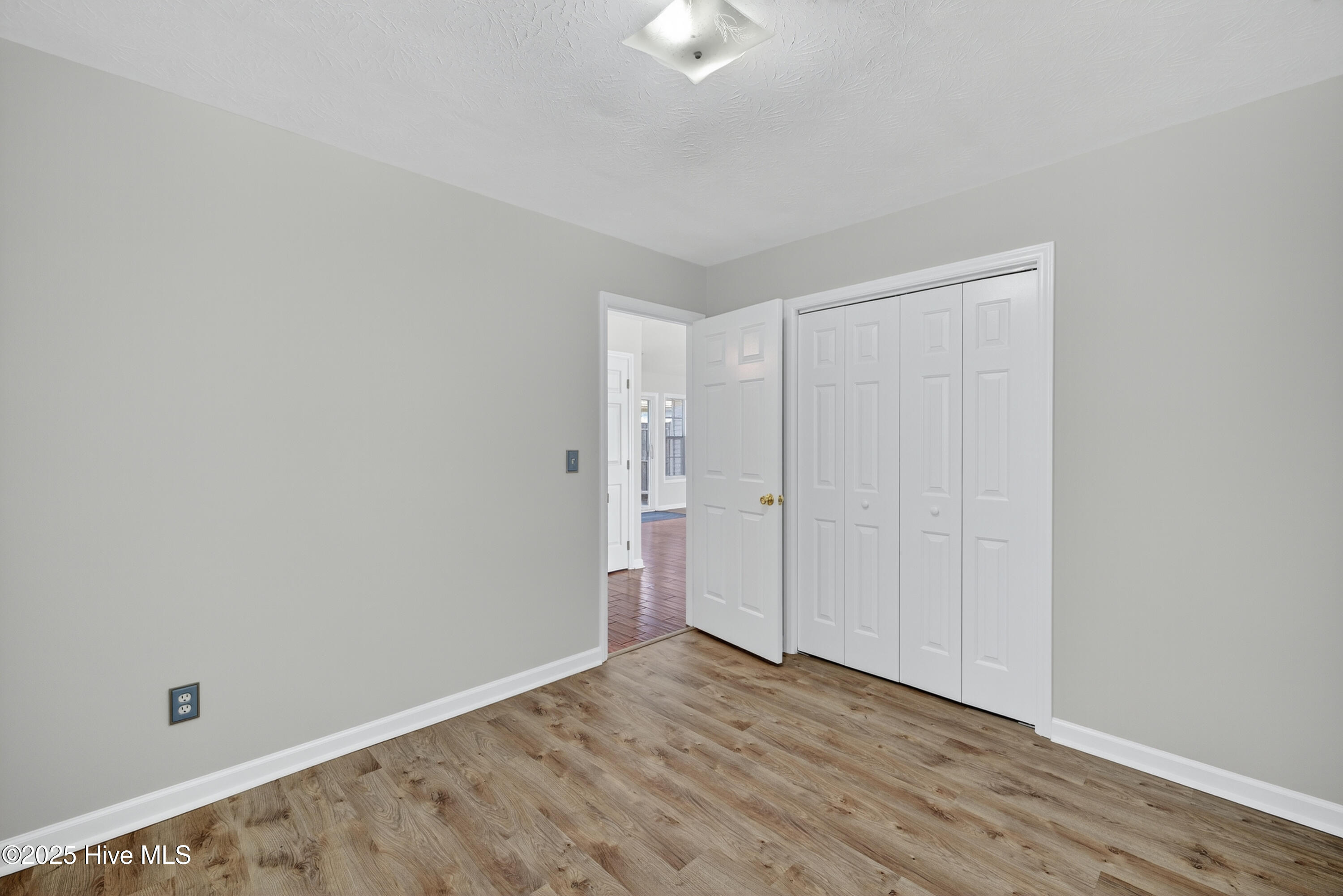 100541920 | Photo 21