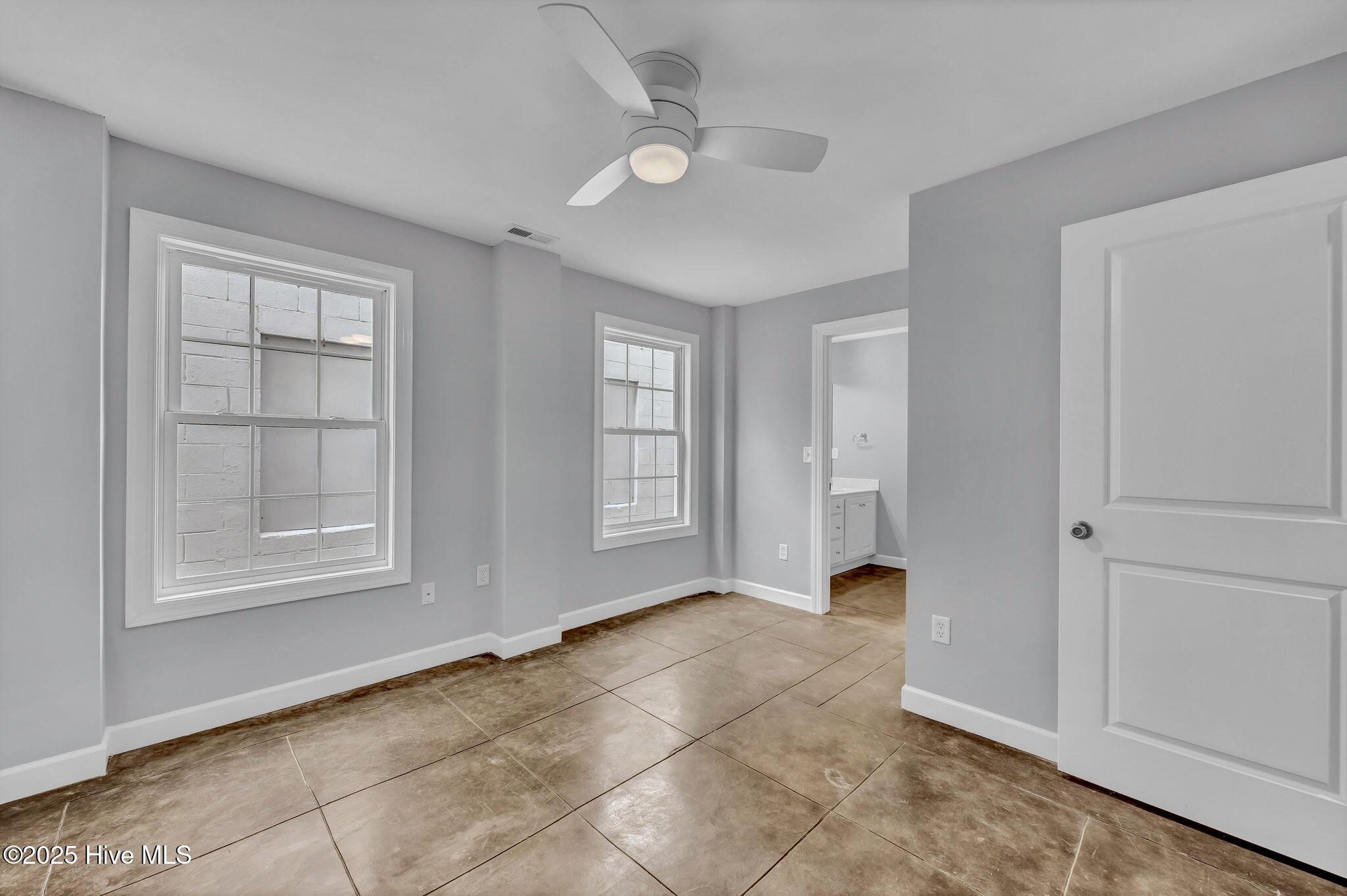 100523371 | Photo 47