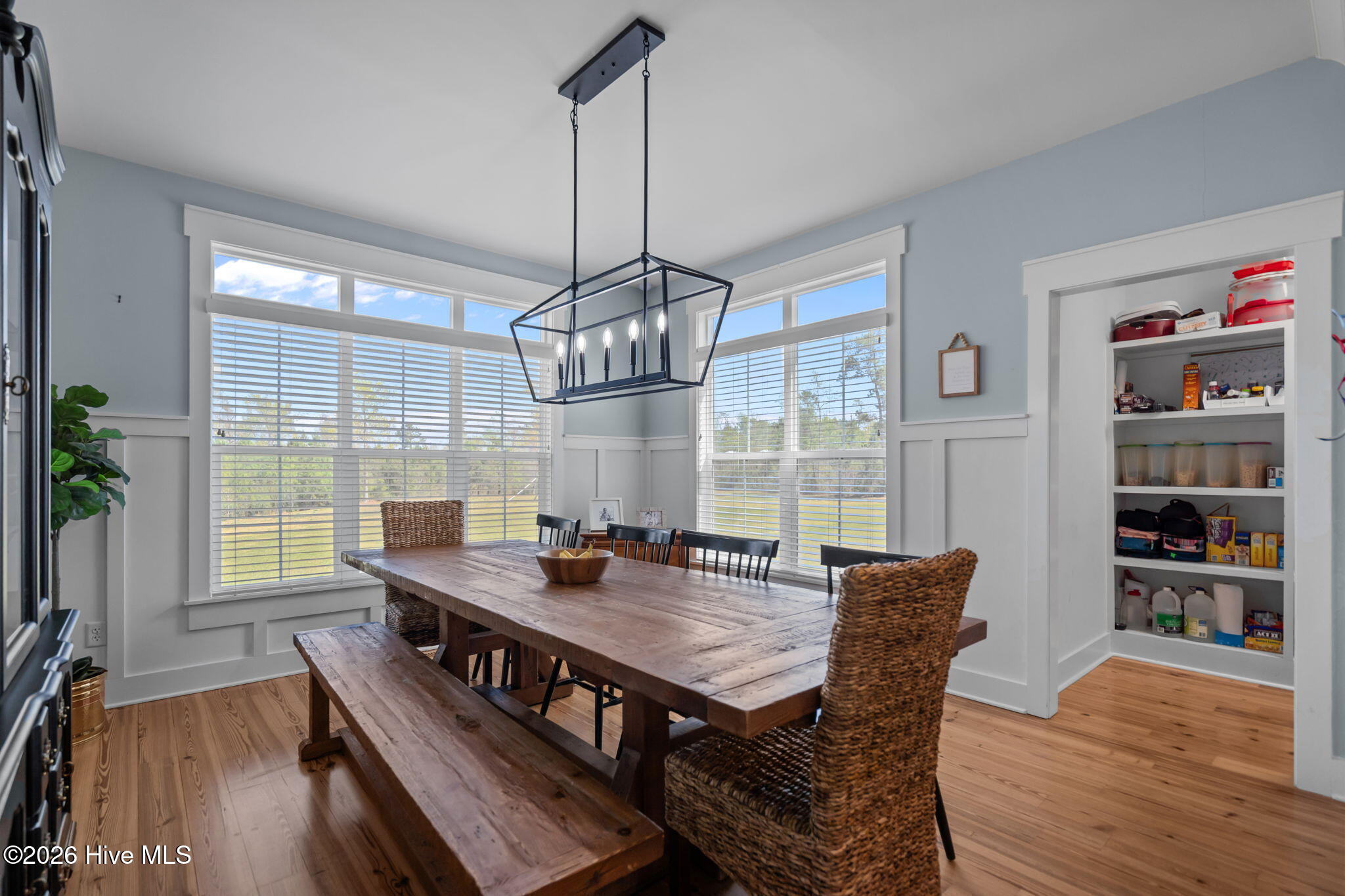 100563591 | Photo 11