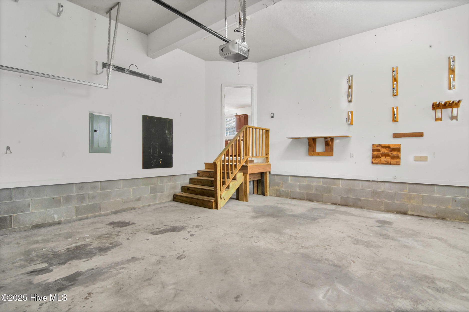 100536768 | Photo 29