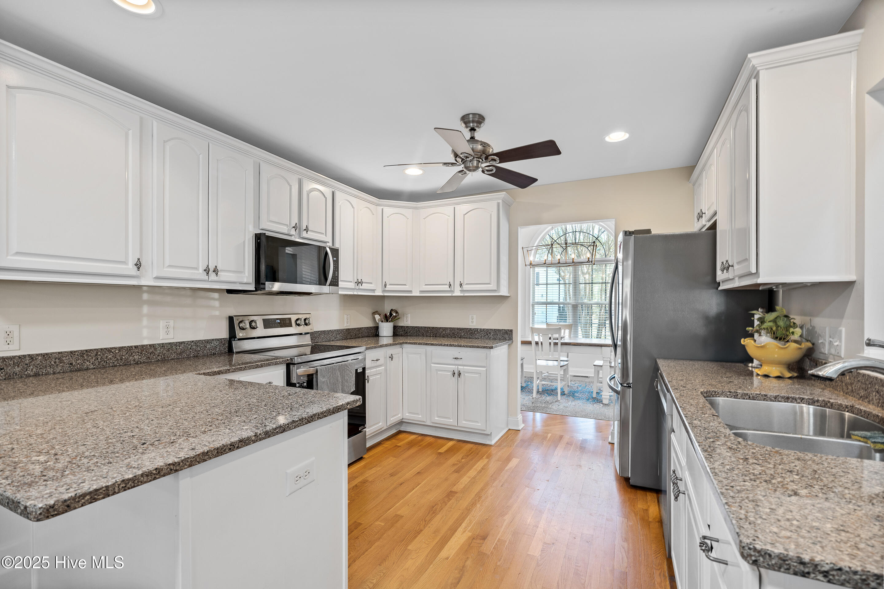 100537803 | Photo 17