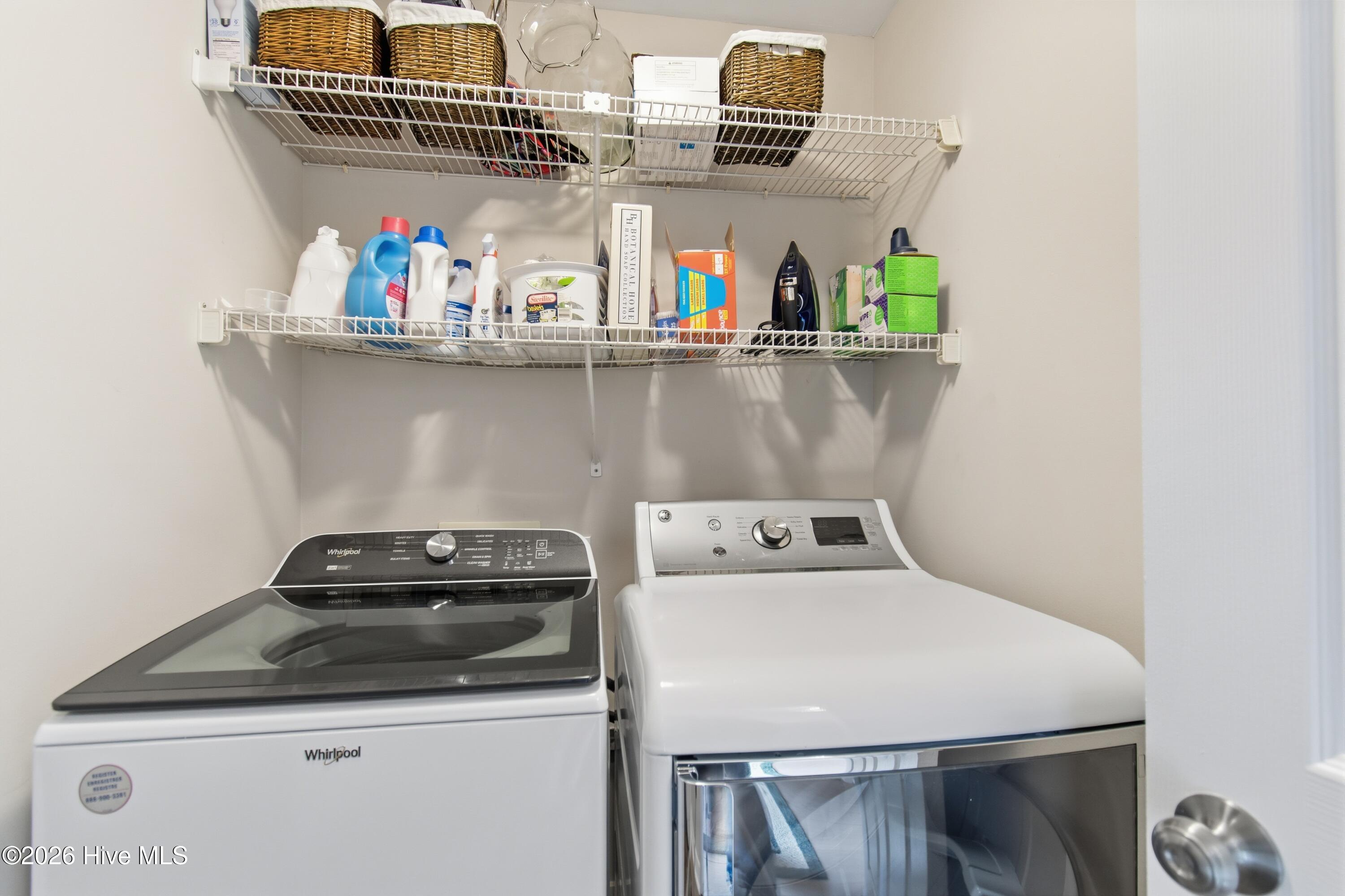 100558002 | Photo 30