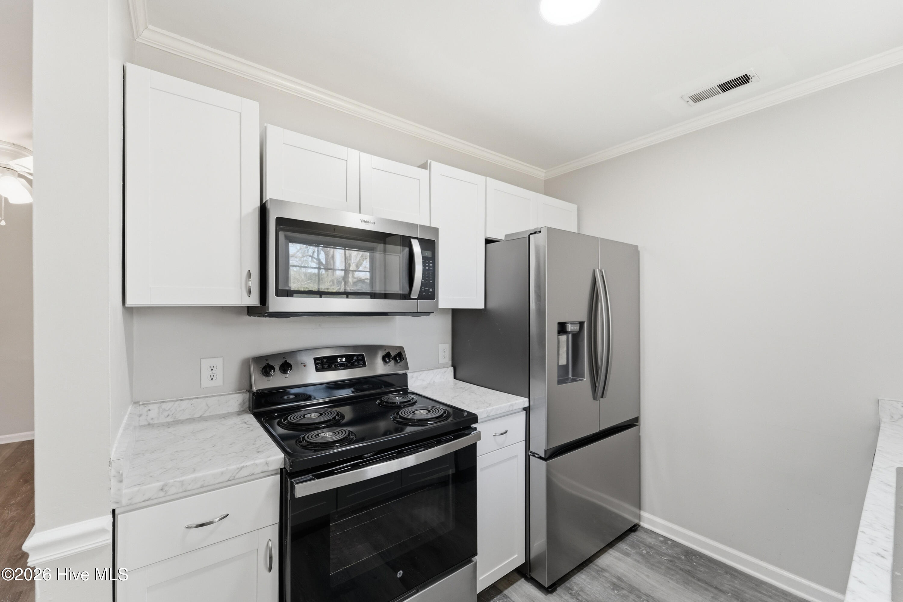 100559810 | Photo 11