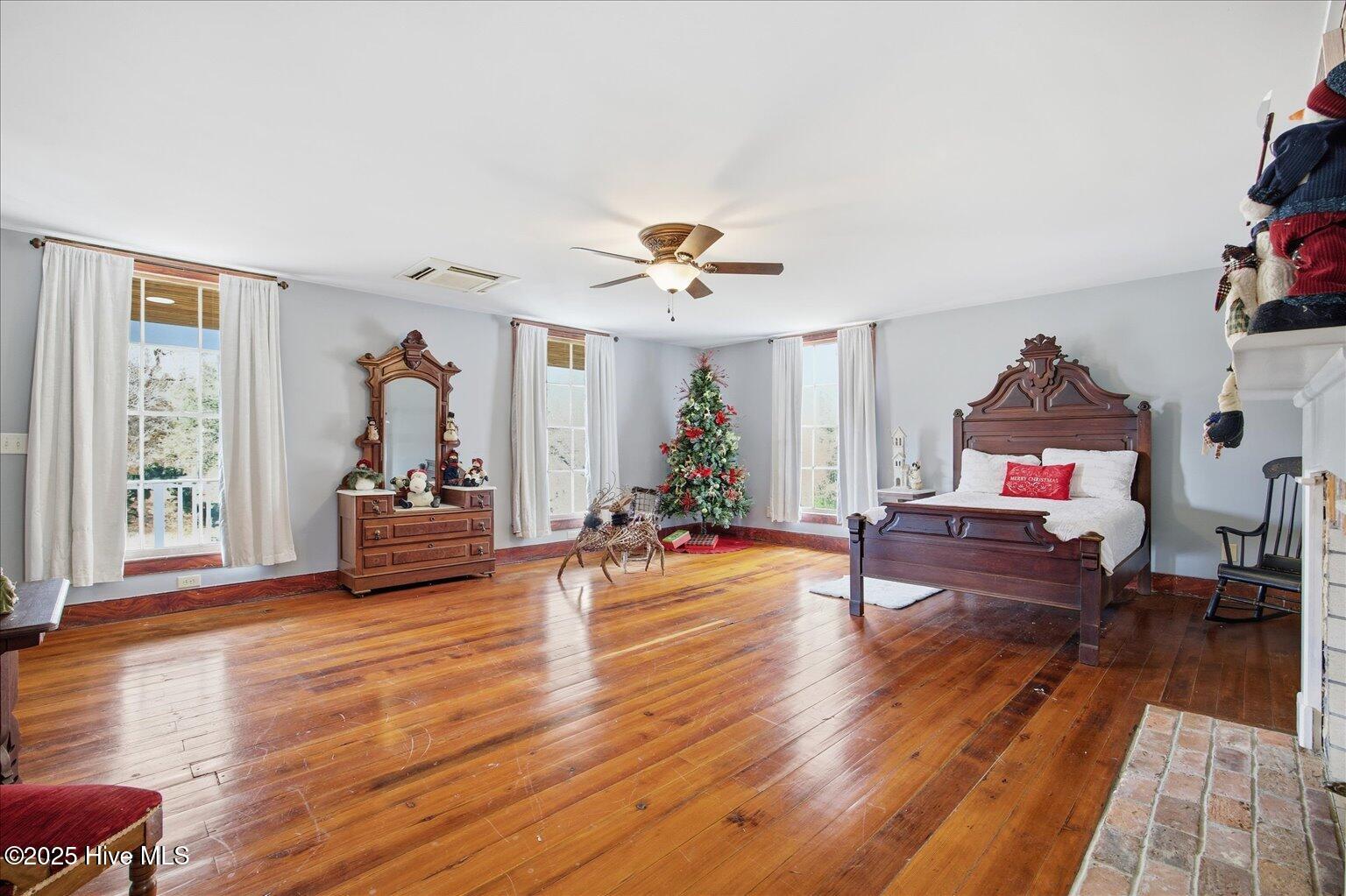 100545633 | Photo 53