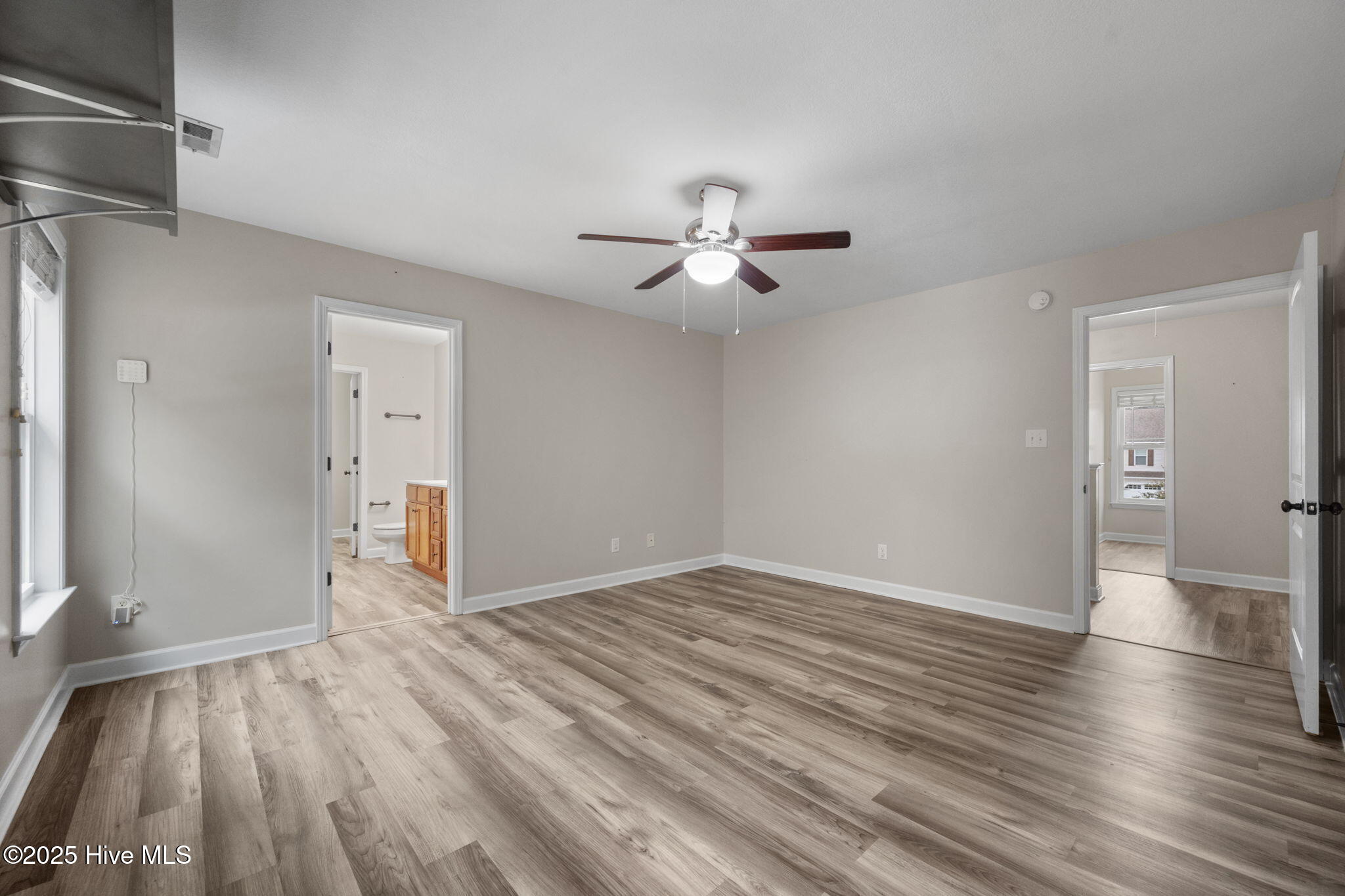 100546672 | Photo 24