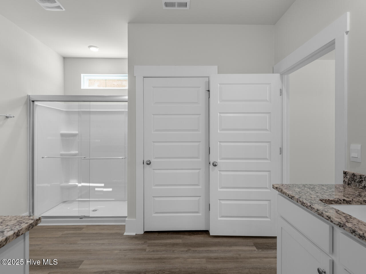 100556924 | Photo 22