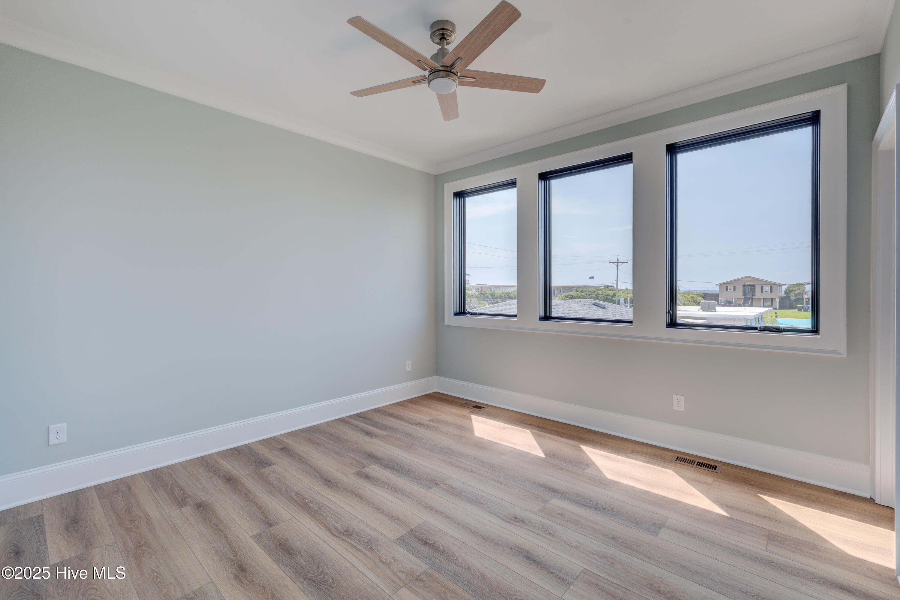 100519024 | Photo 37