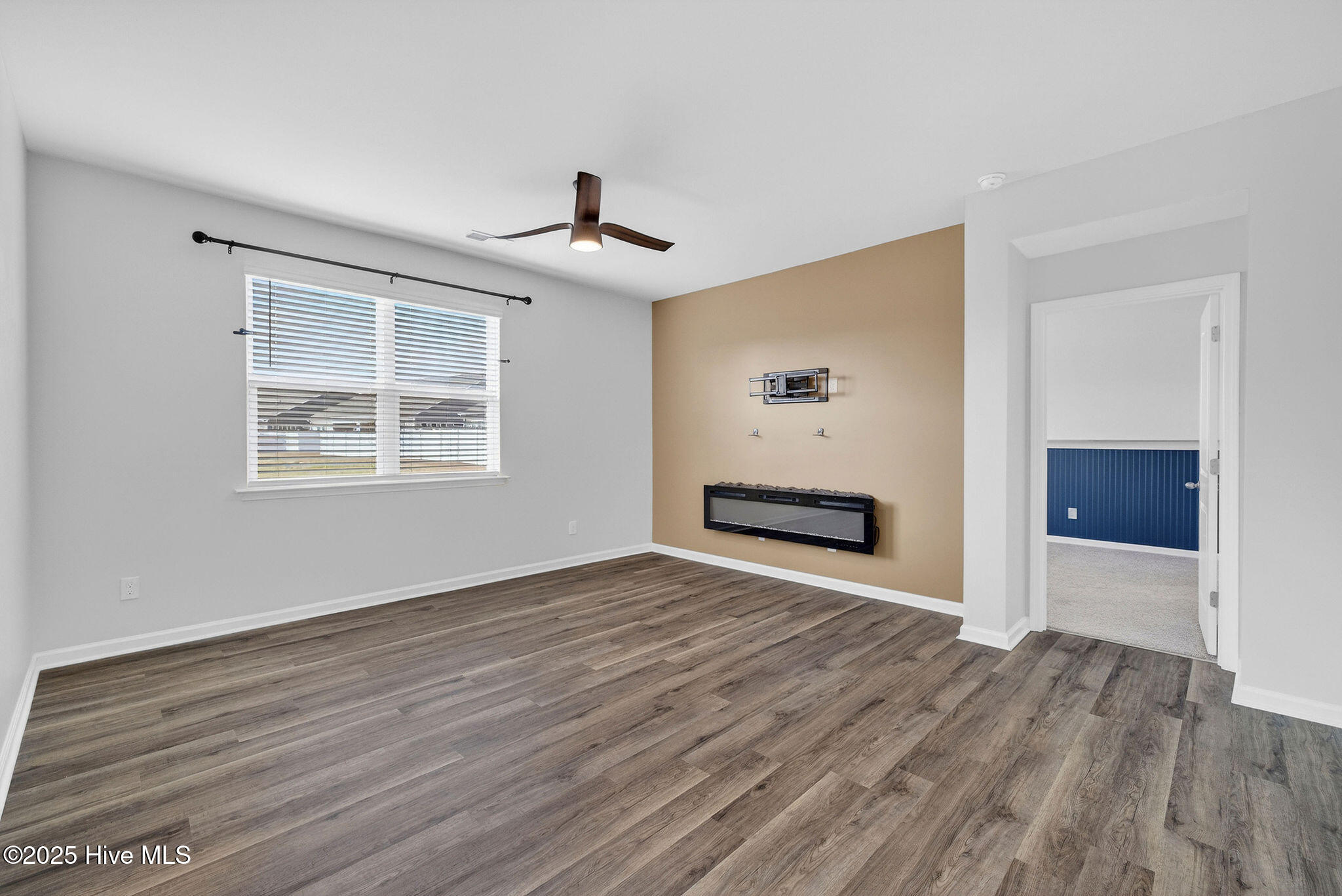 100535108 | Photo 16