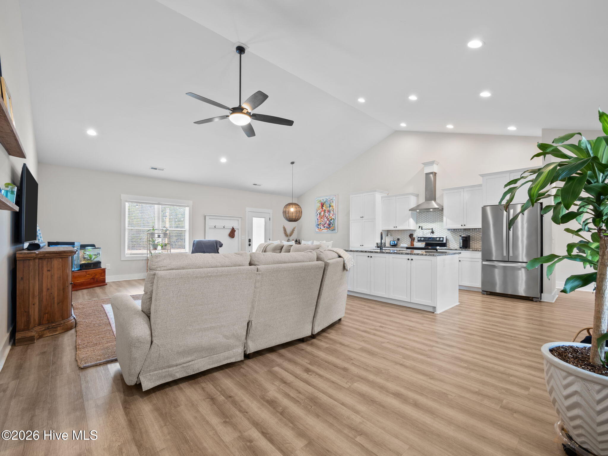 100556866 | Photo 28