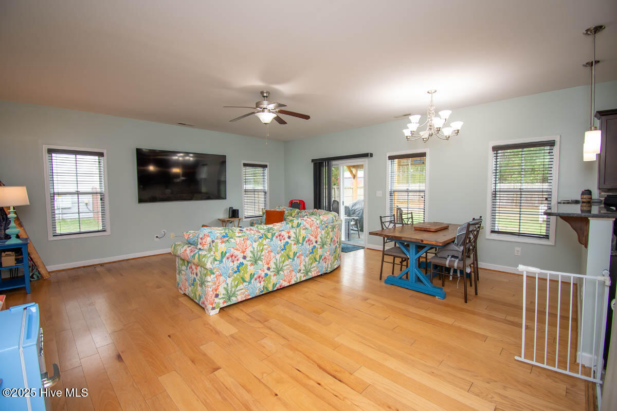 100534279 | Photo 19