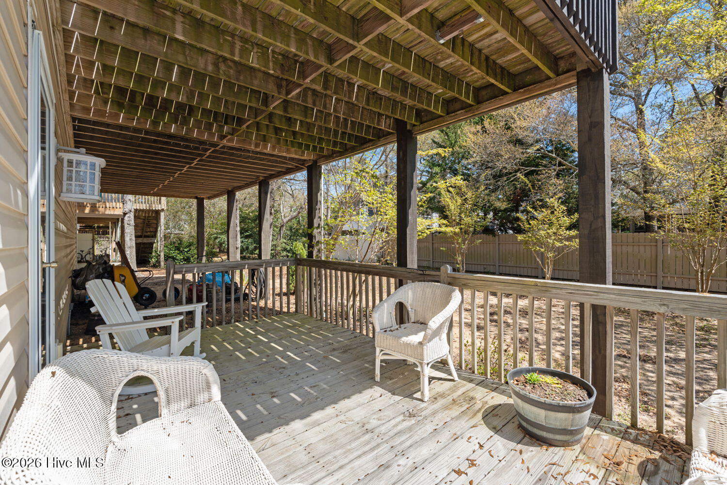 100565093 | Photo 40