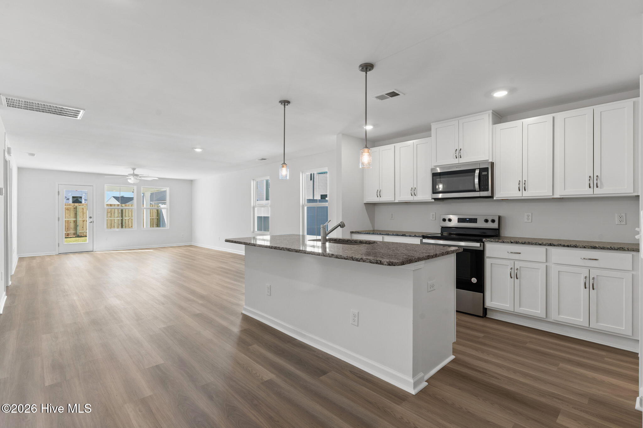 100553228 | Photo 18