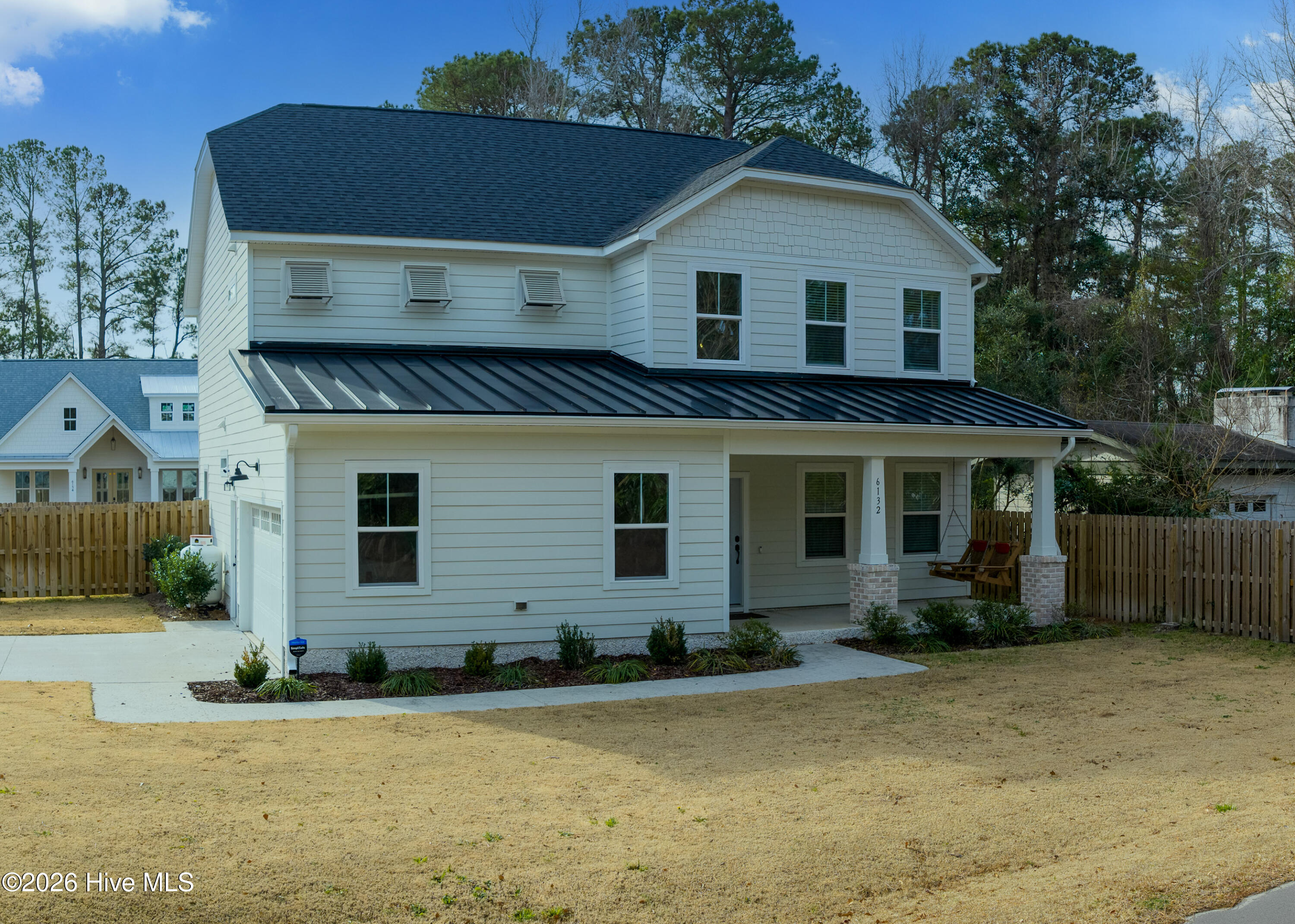 100548609 | Photo 47