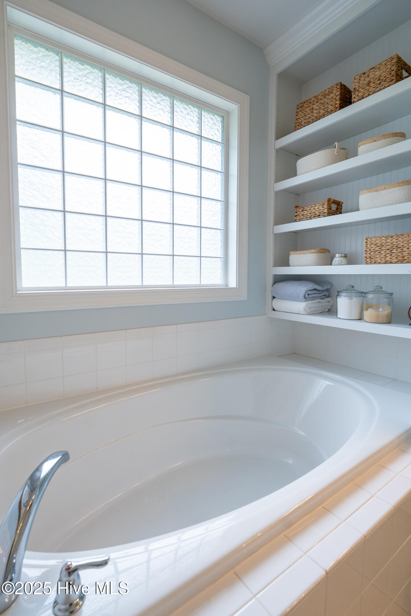 100526851 | Photo 24