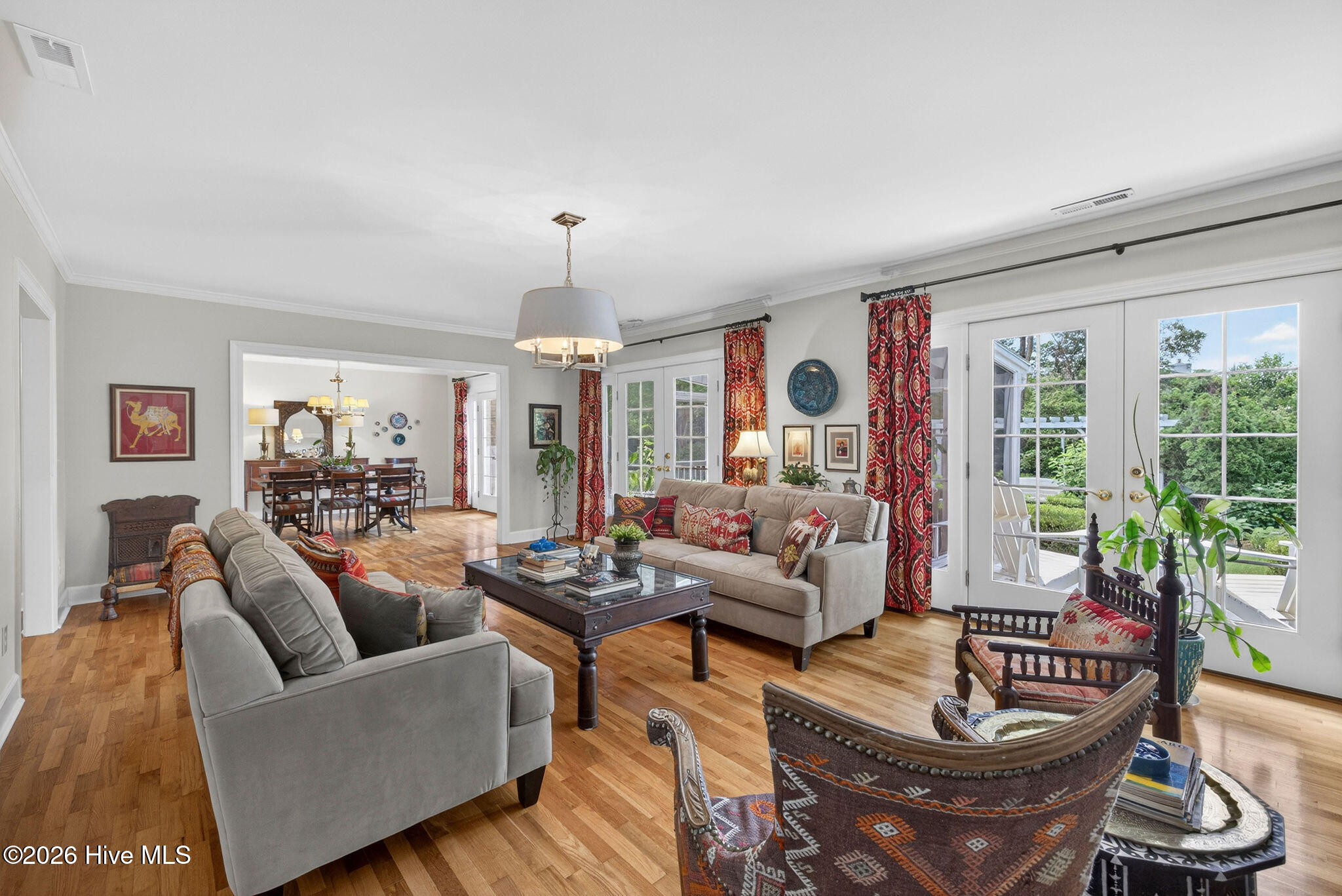 100570769 | Photo 22