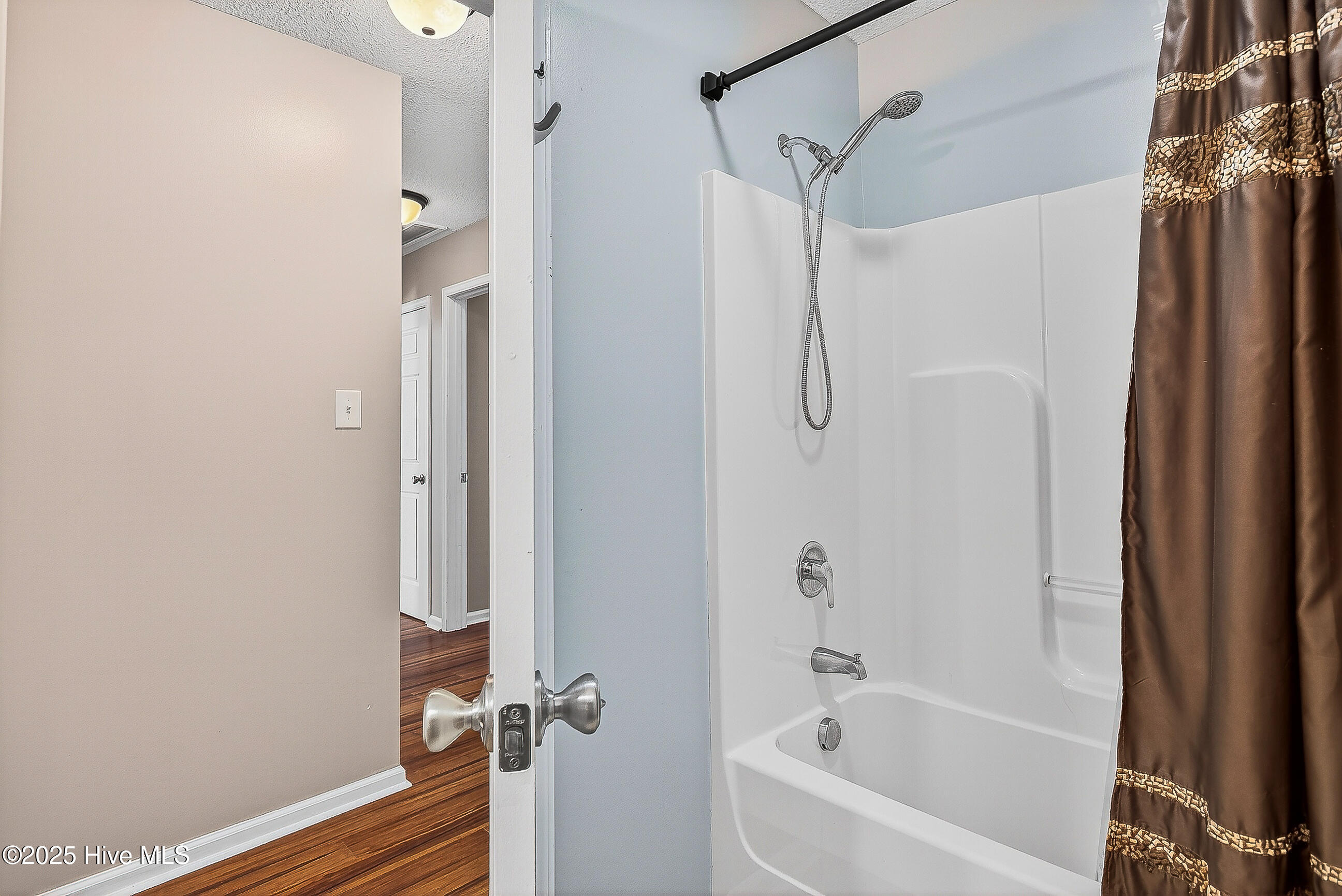 100540052 | Photo 24