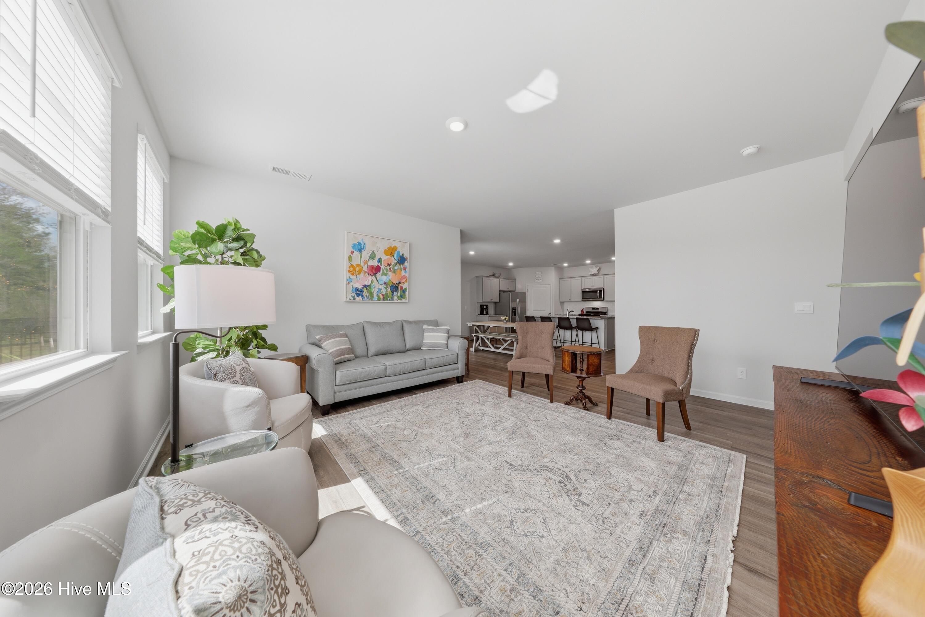 100564310 | Photo 28