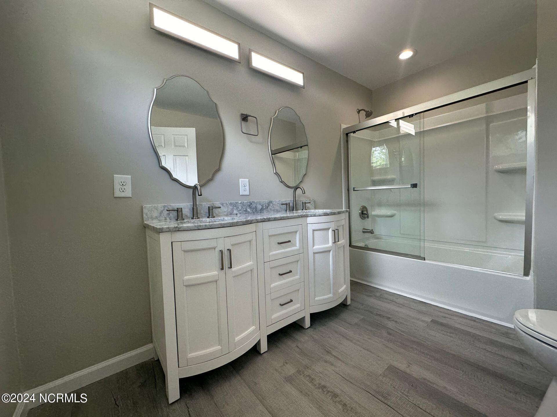 100545628 | Photo 23