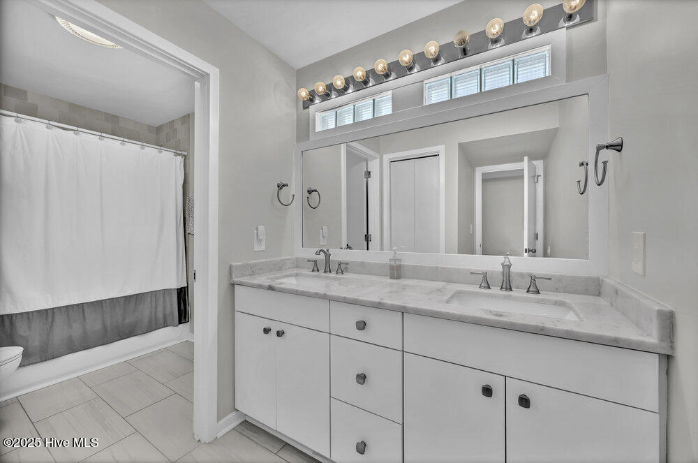 100522715 | Photo 15