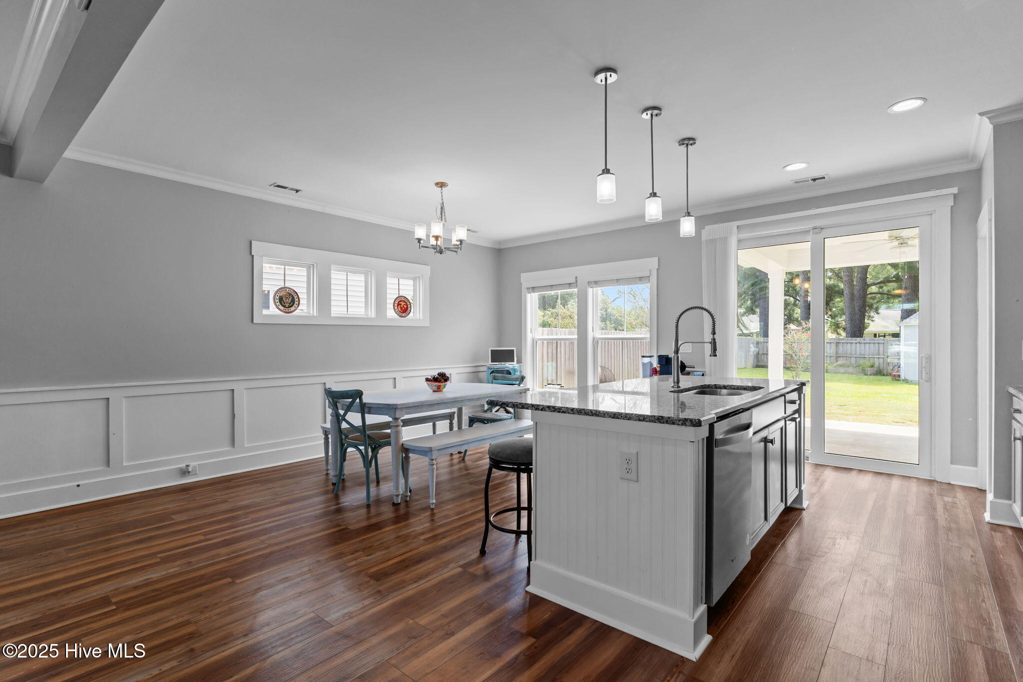 100528839 | Photo 14