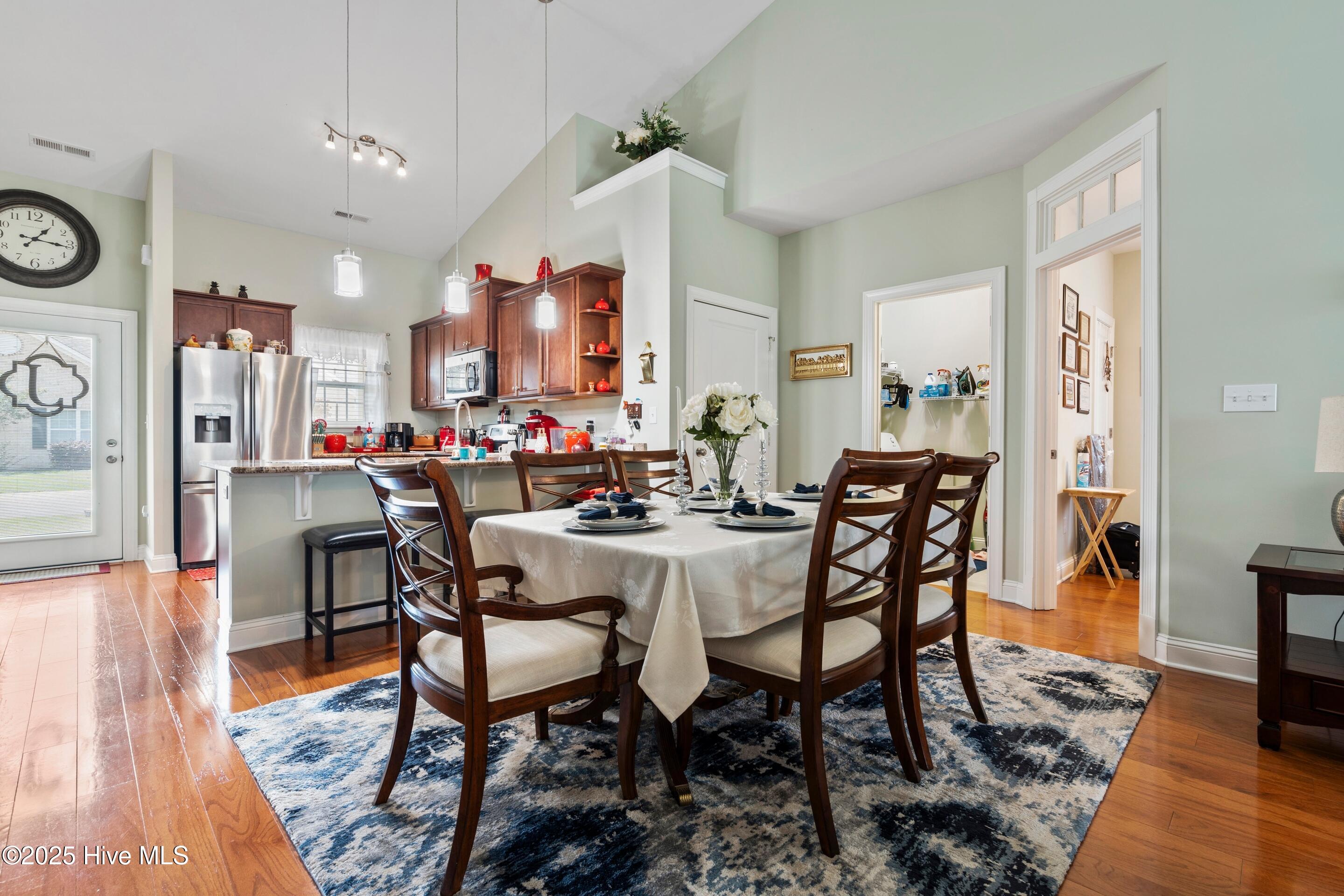 100512963 | Photo 15