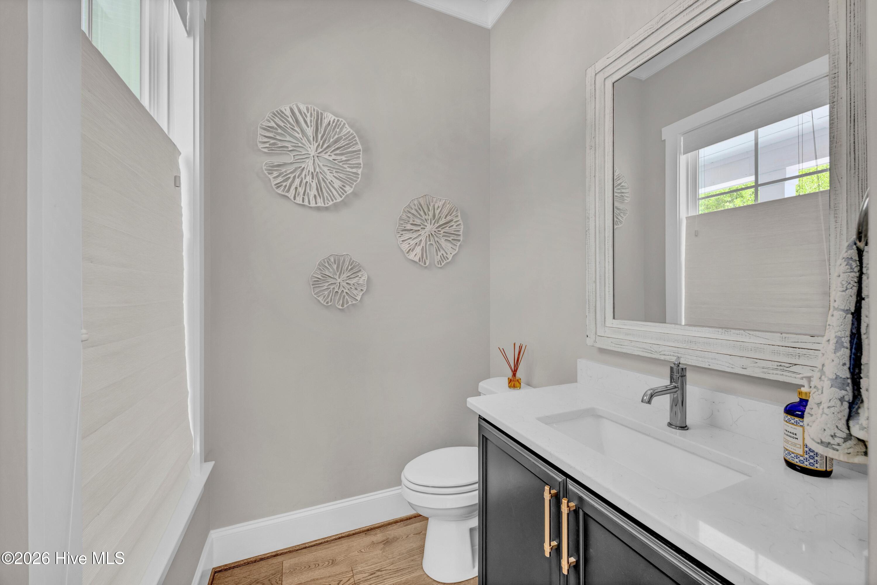 100566048 | Photo 37