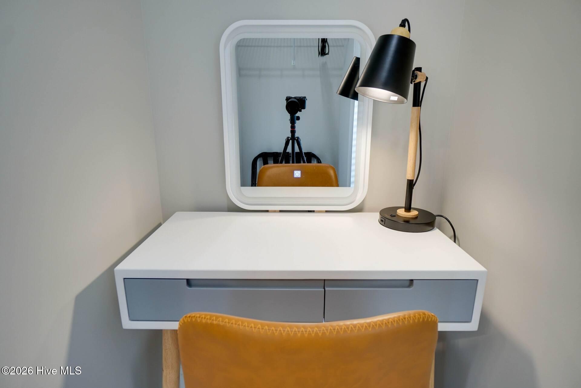 100562971 | Photo 13