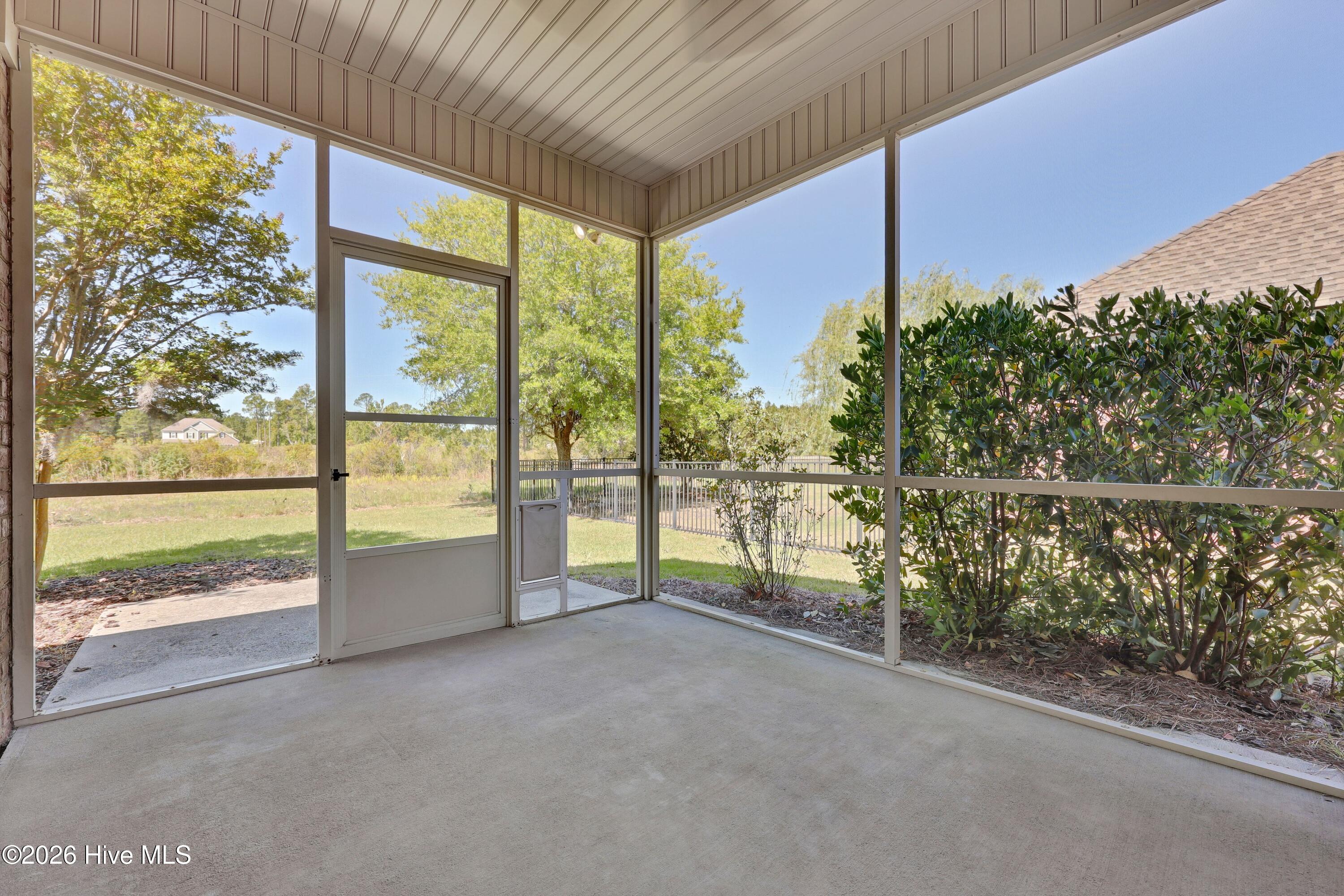 100567268 | Photo 43