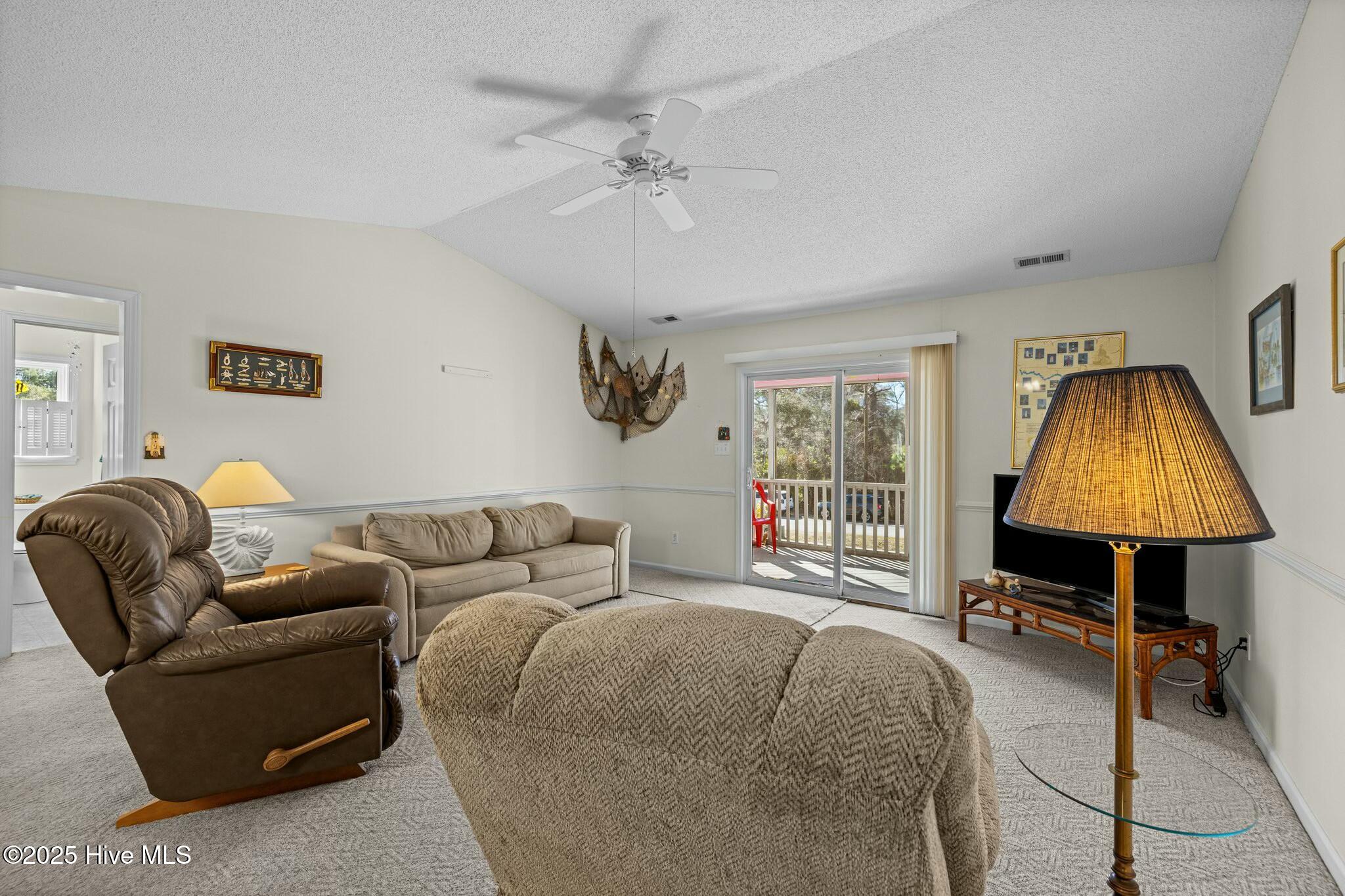 100490035 | Photo 23