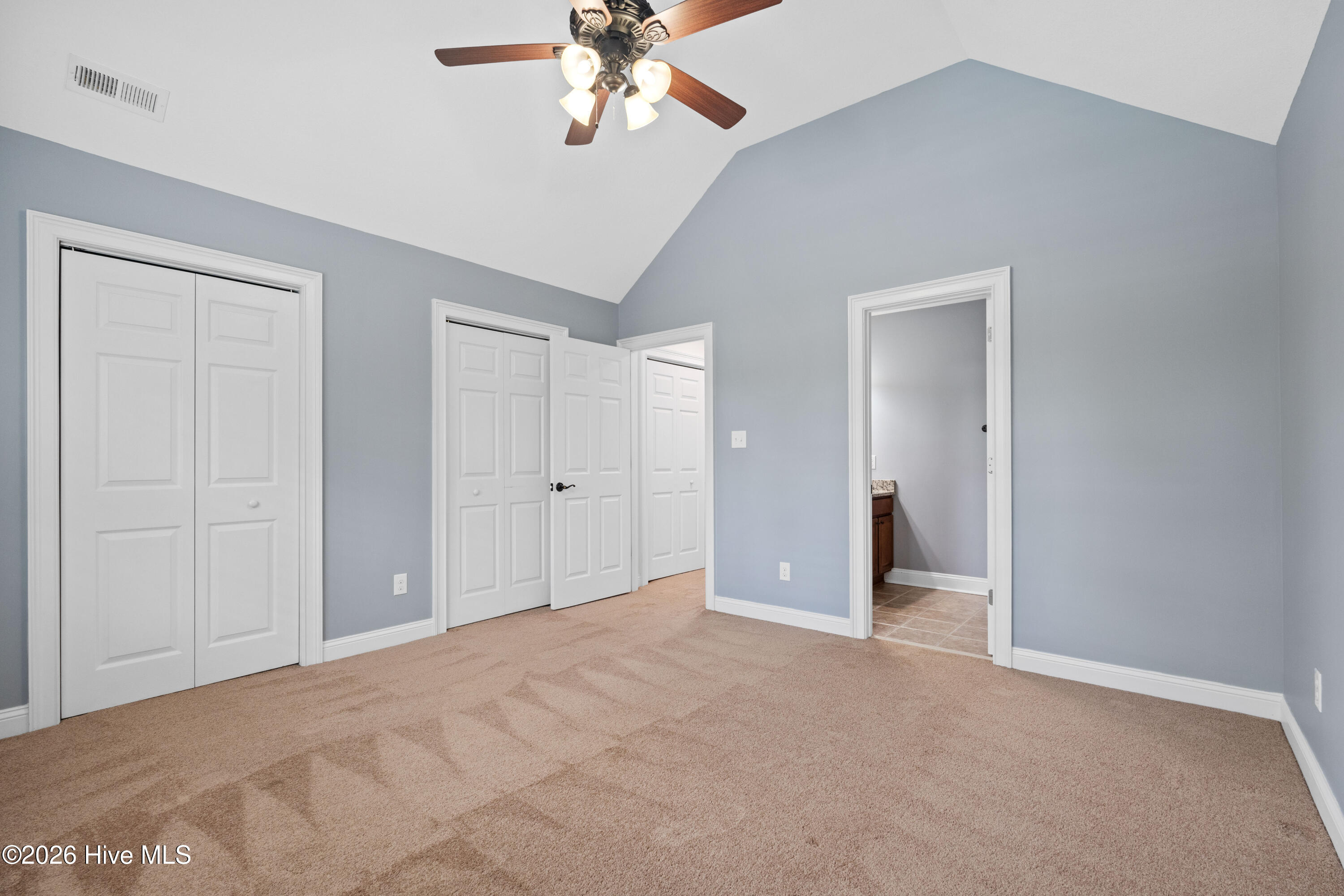 100565289 | Photo 54