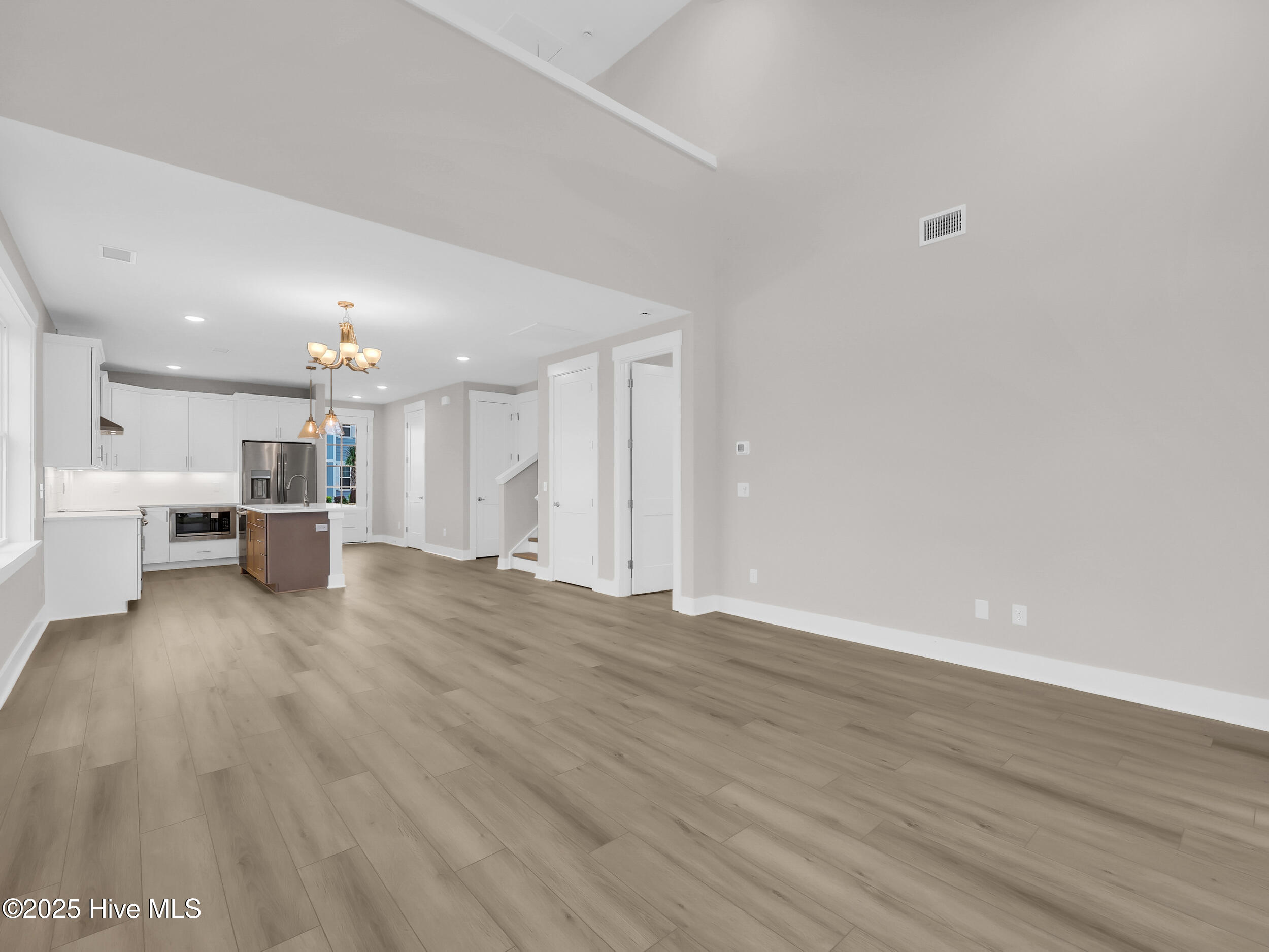 100533655 | Photo 17