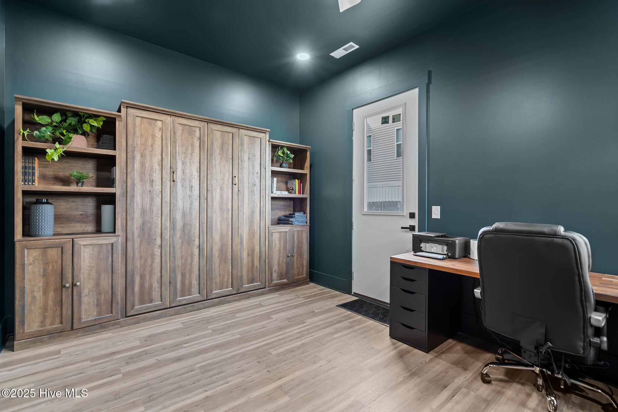 100537870 | Photo 15