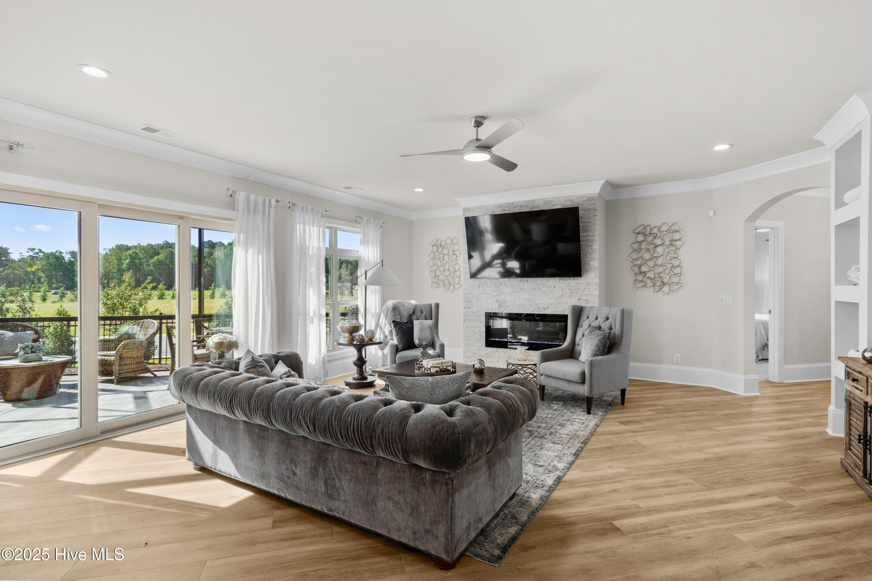 100496810 | Photo 10