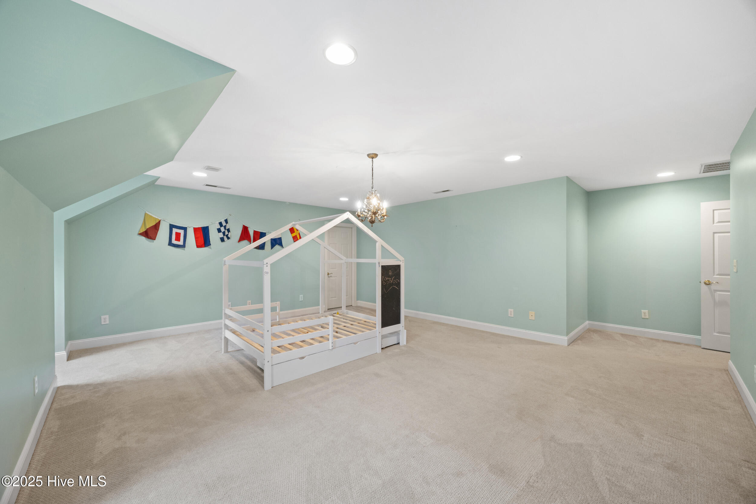 100538720 | Photo 48