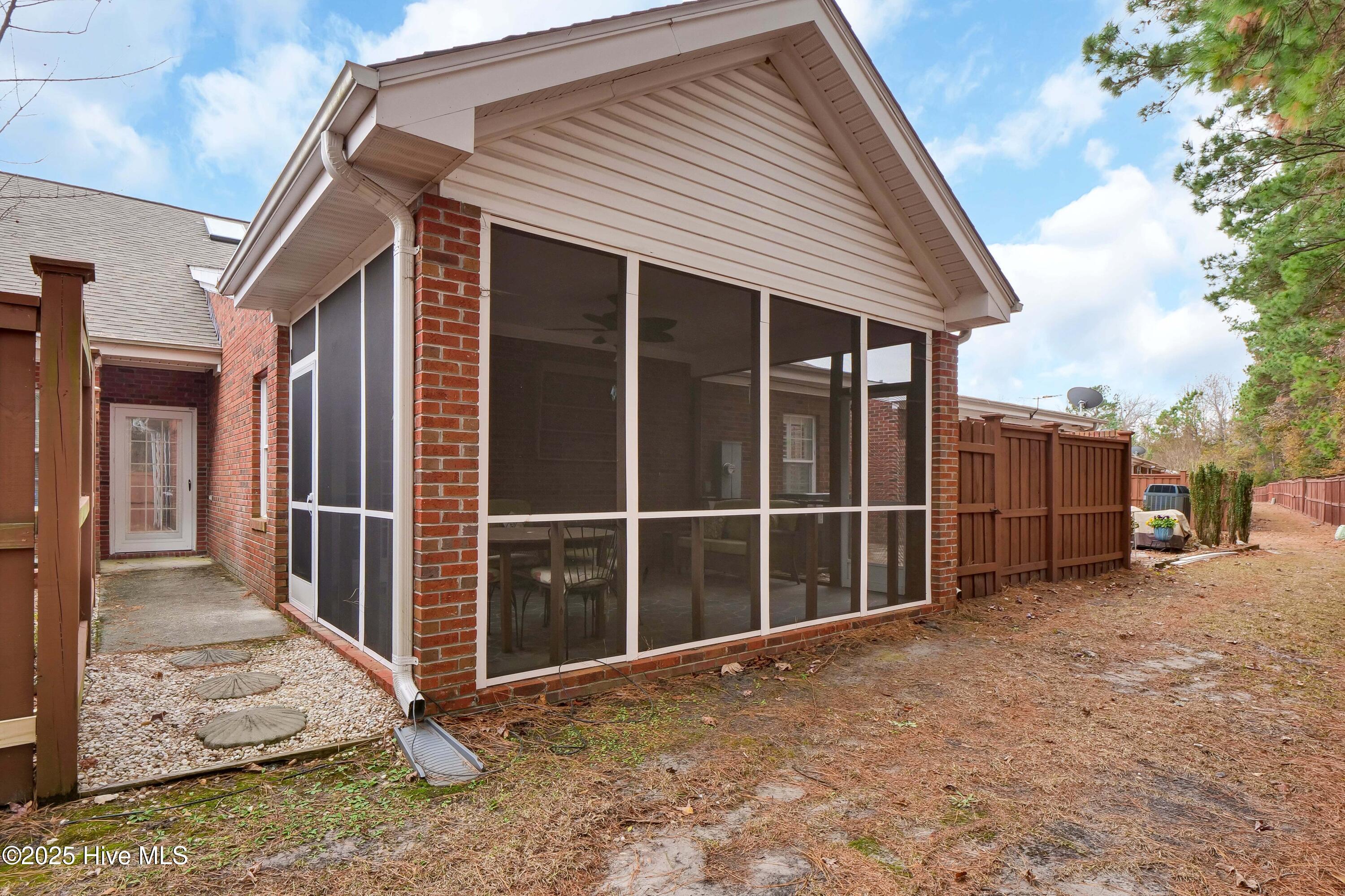 100545756 | Photo 34