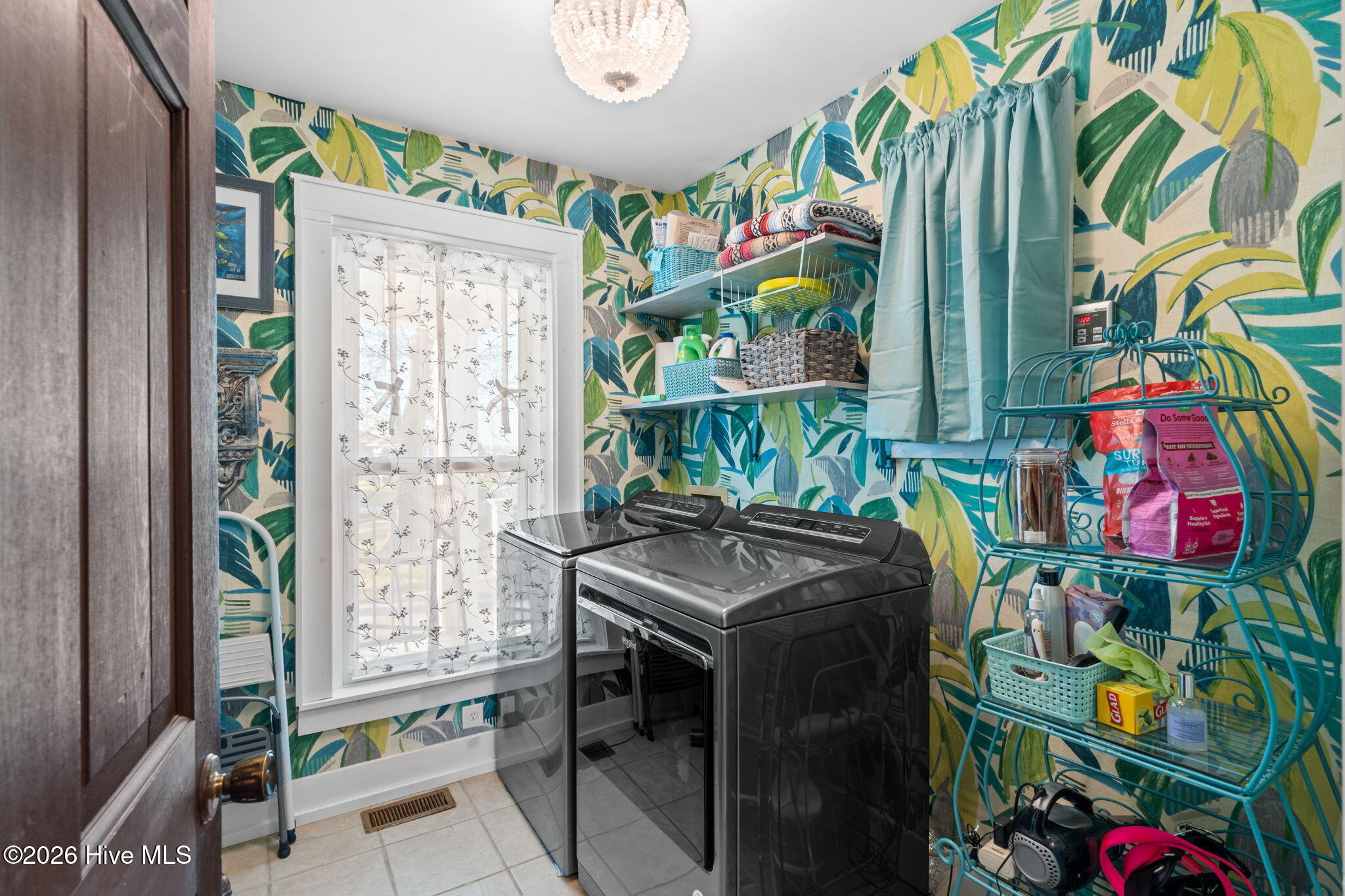 100562668 | Photo 31