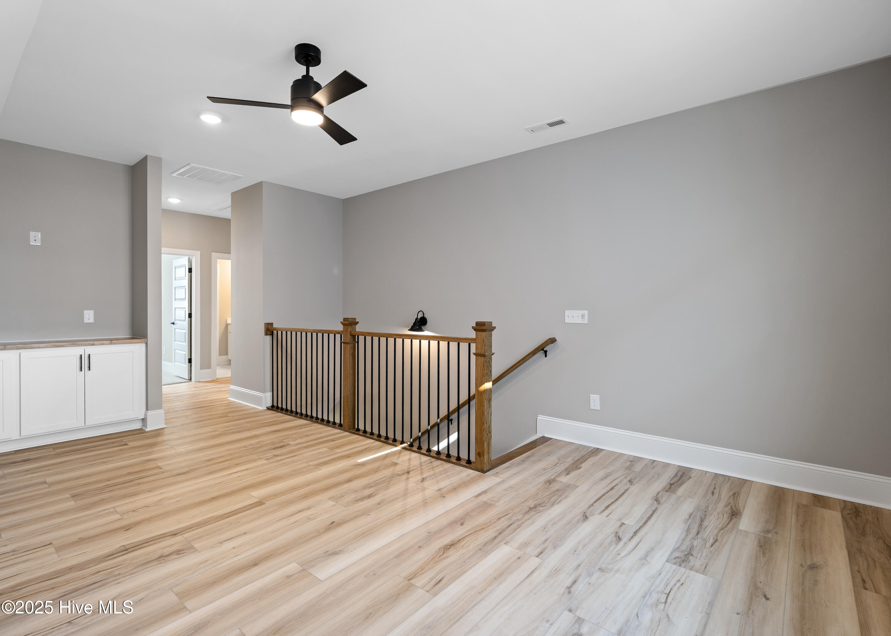 100537185 | Photo 28