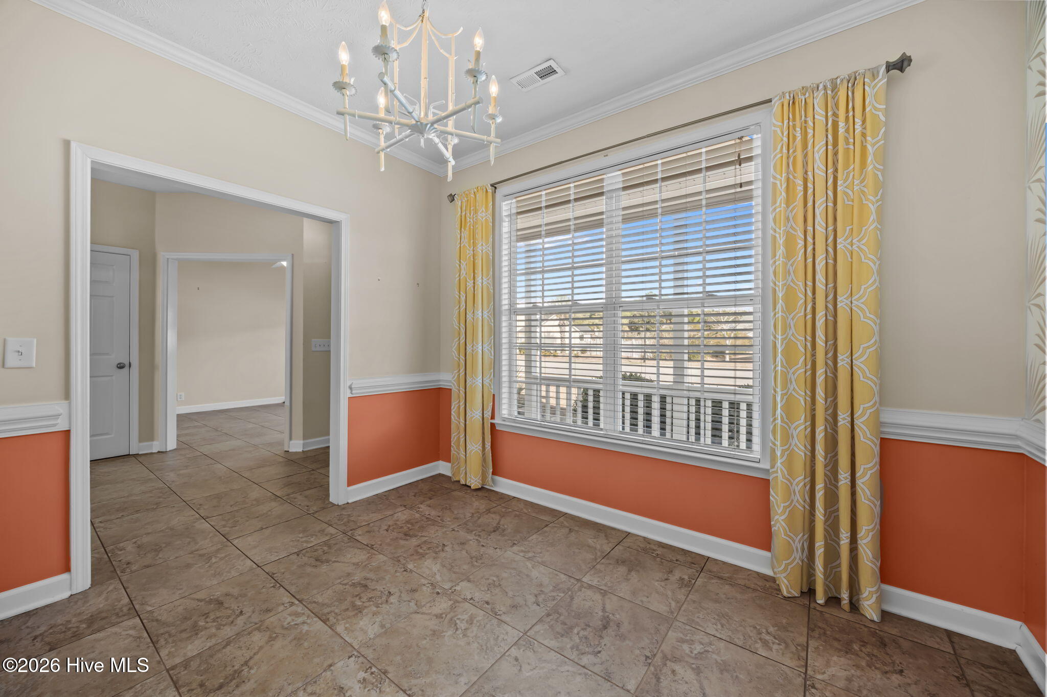 100549557 | Photo 15