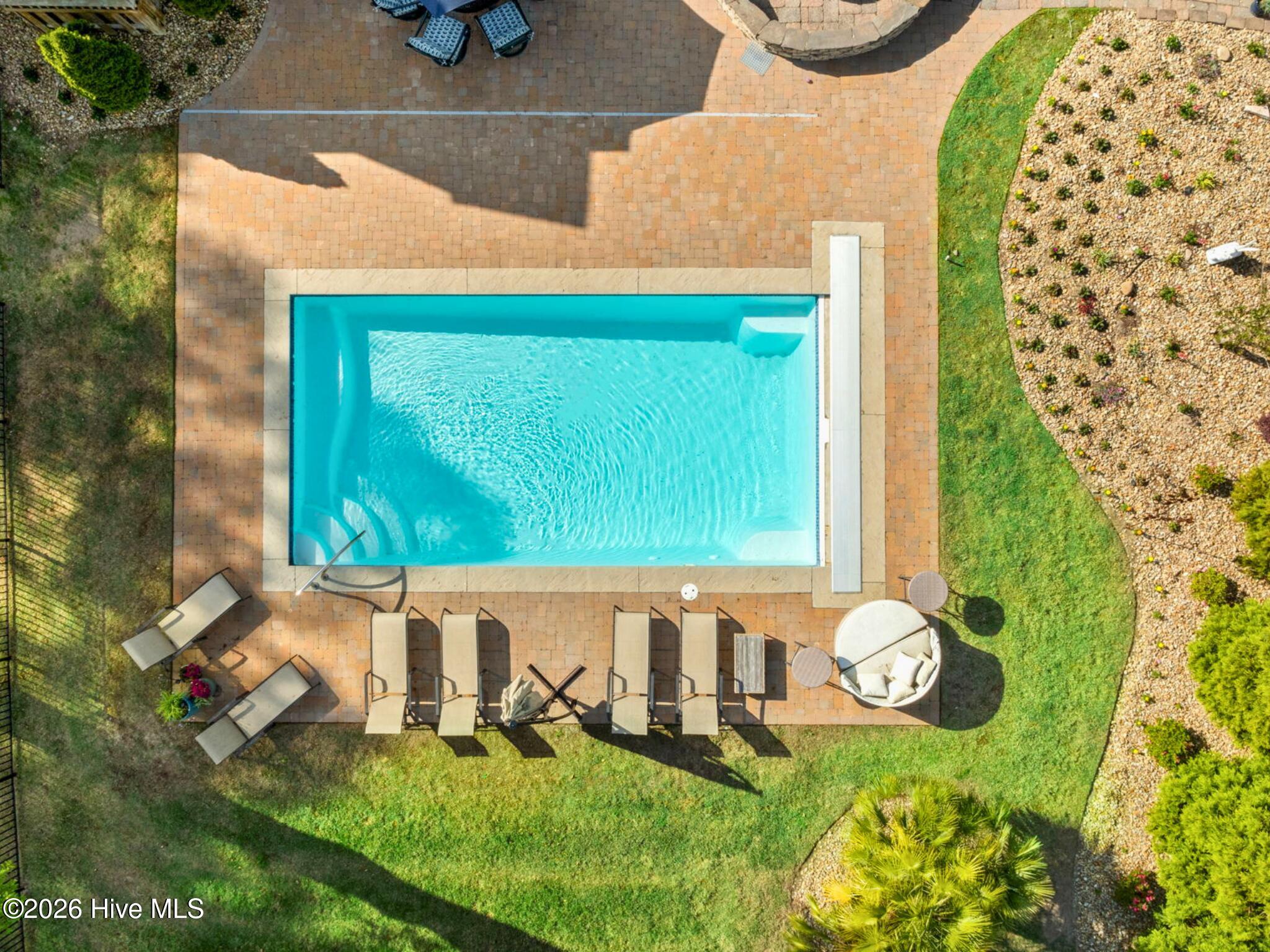 100568629 | Photo 60