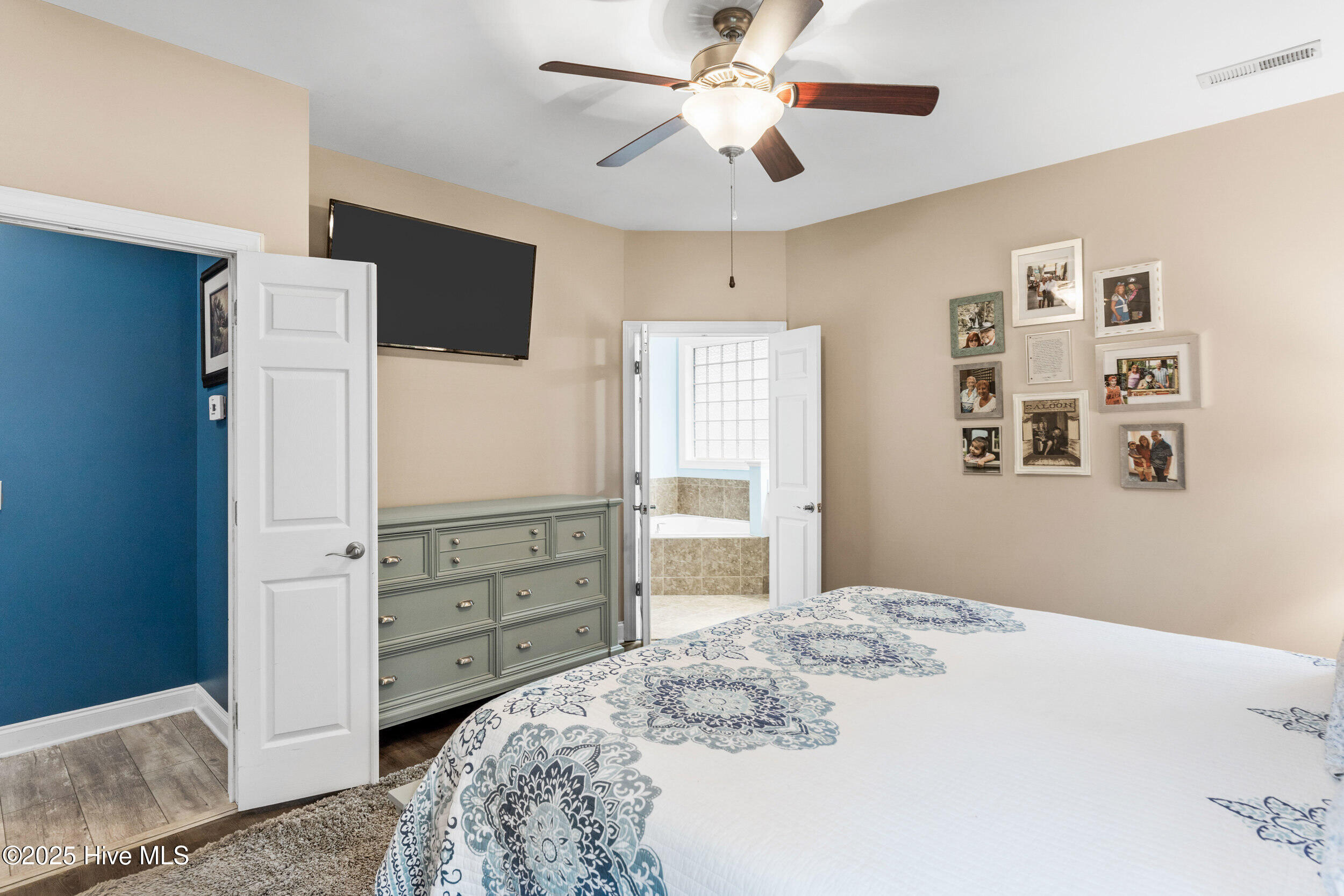 100506043 | Photo 19