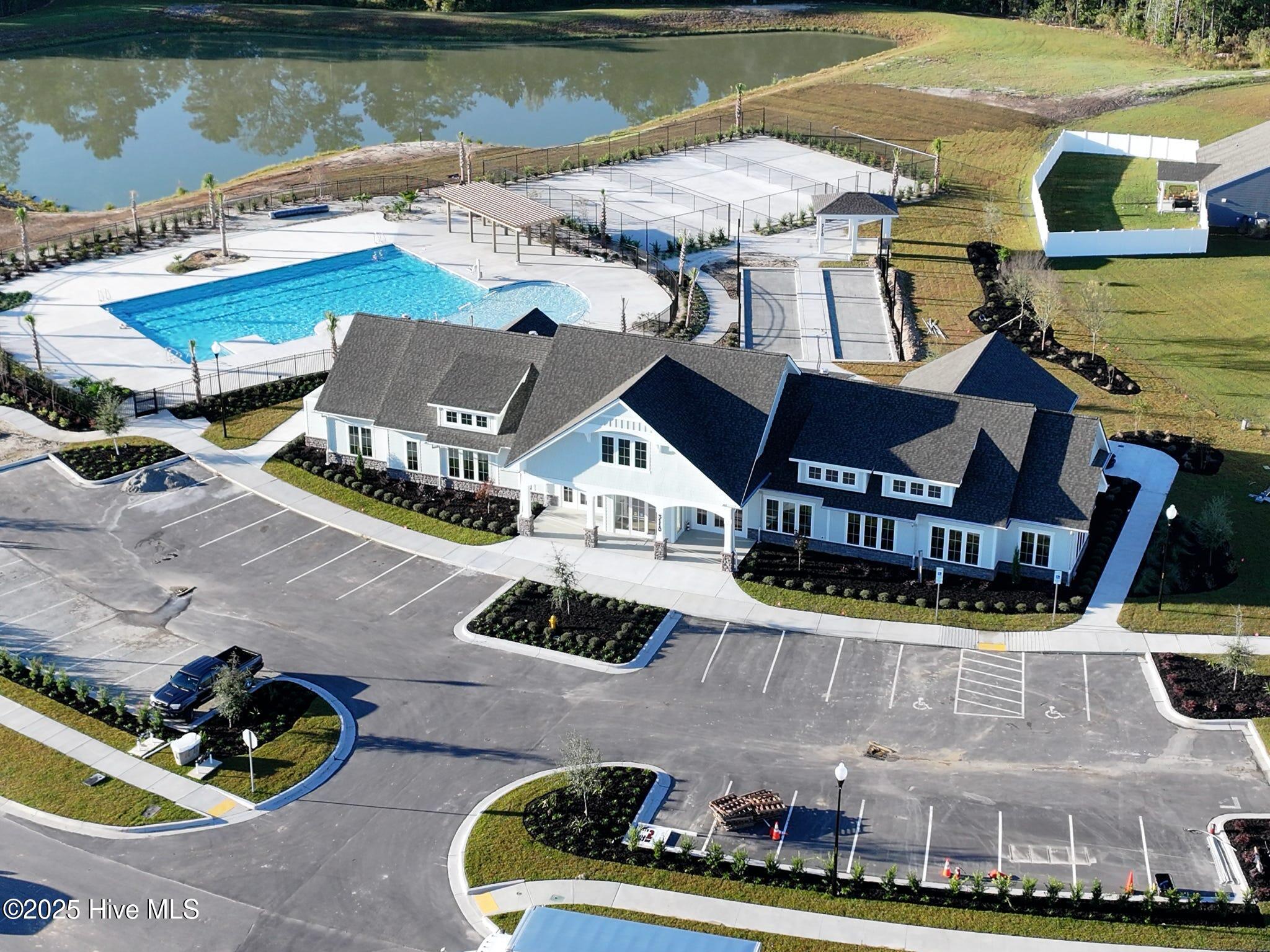 100562470 | Photo 18